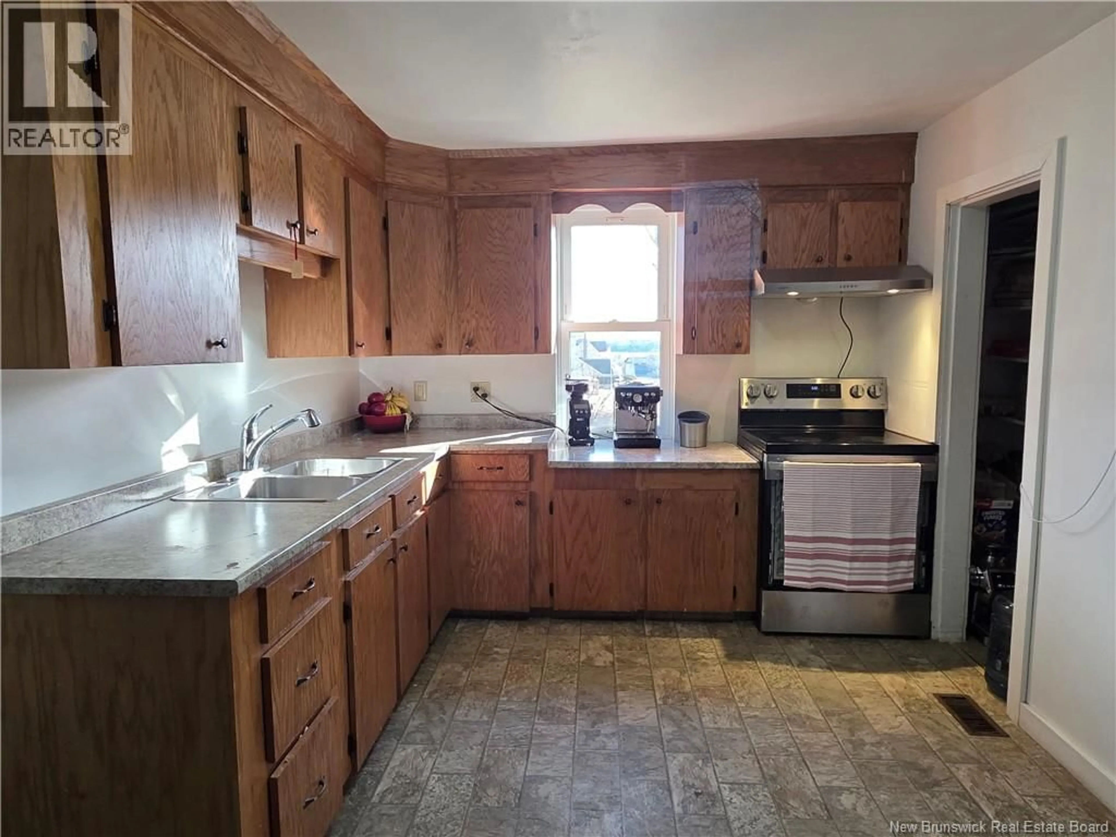 Standard kitchen, unknown for 37 RUE ST-JEAN BAPTISTE RUE, Bouctouche New Brunswick E4S3W1