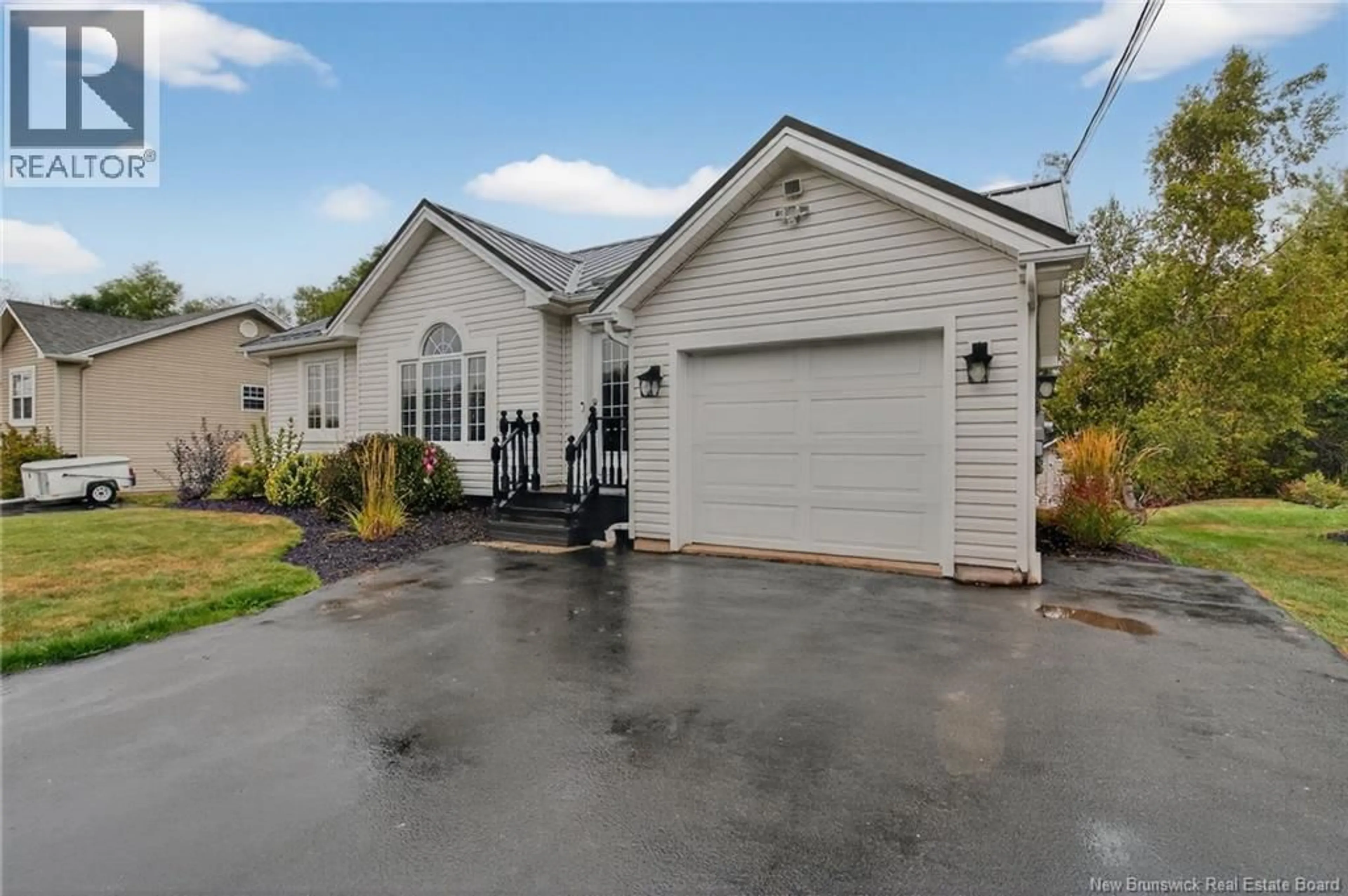 Indoor garage for 52 FREDERIC, Dieppe New Brunswick E1A7H9