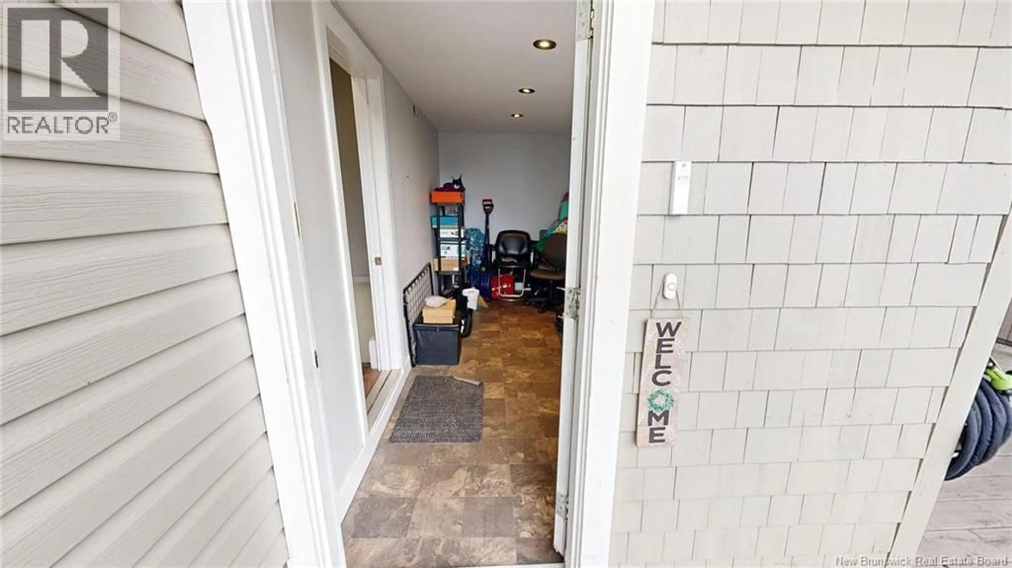 Indoor foyer for 113 MOUNT PLEASANT AVENUE, Saint John New Brunswick E2J1T1