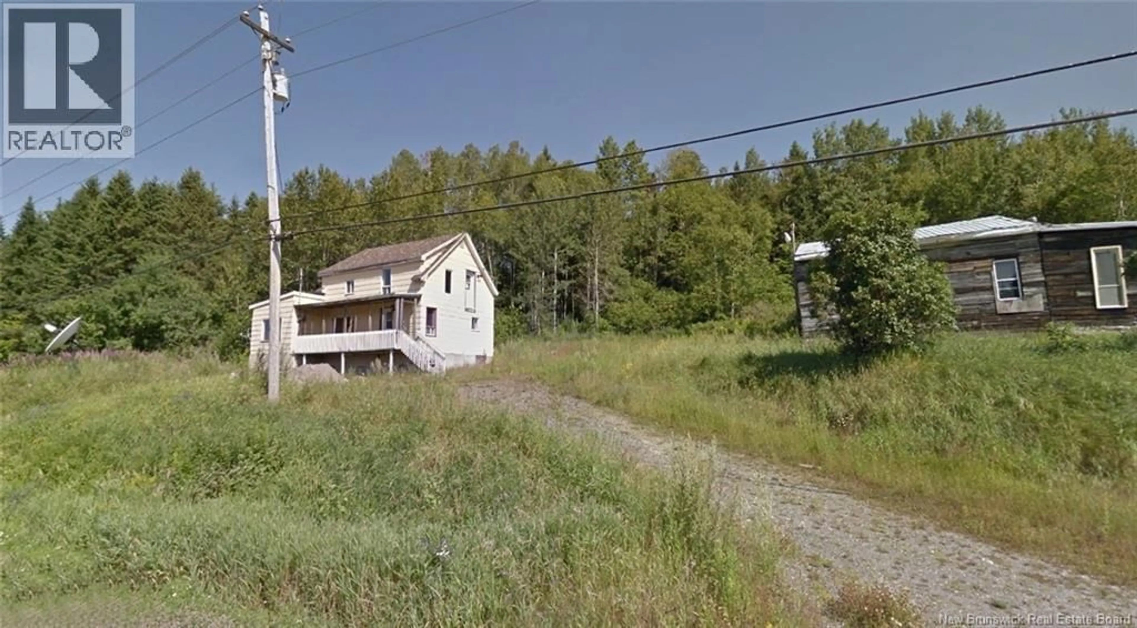 A pic from outside/outdoor area/front of a property/back of a property/a pic from drone, unknown for 1541 ROUTE 205, Saint-François-de-Madawaska New Brunswick E7A1P6