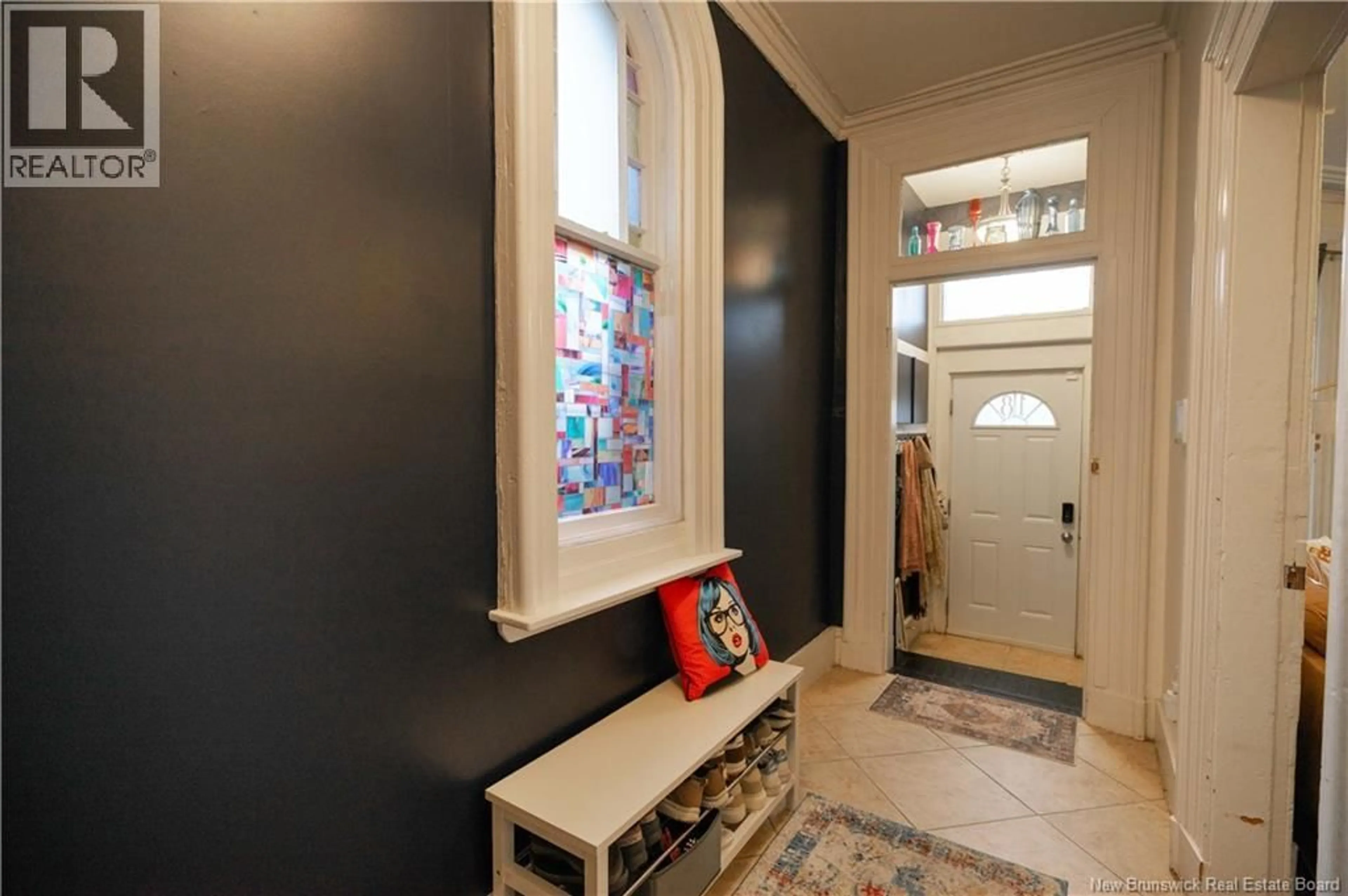 Indoor entryway for 18 CHARLES STREET, Saint John New Brunswick E2L3L9