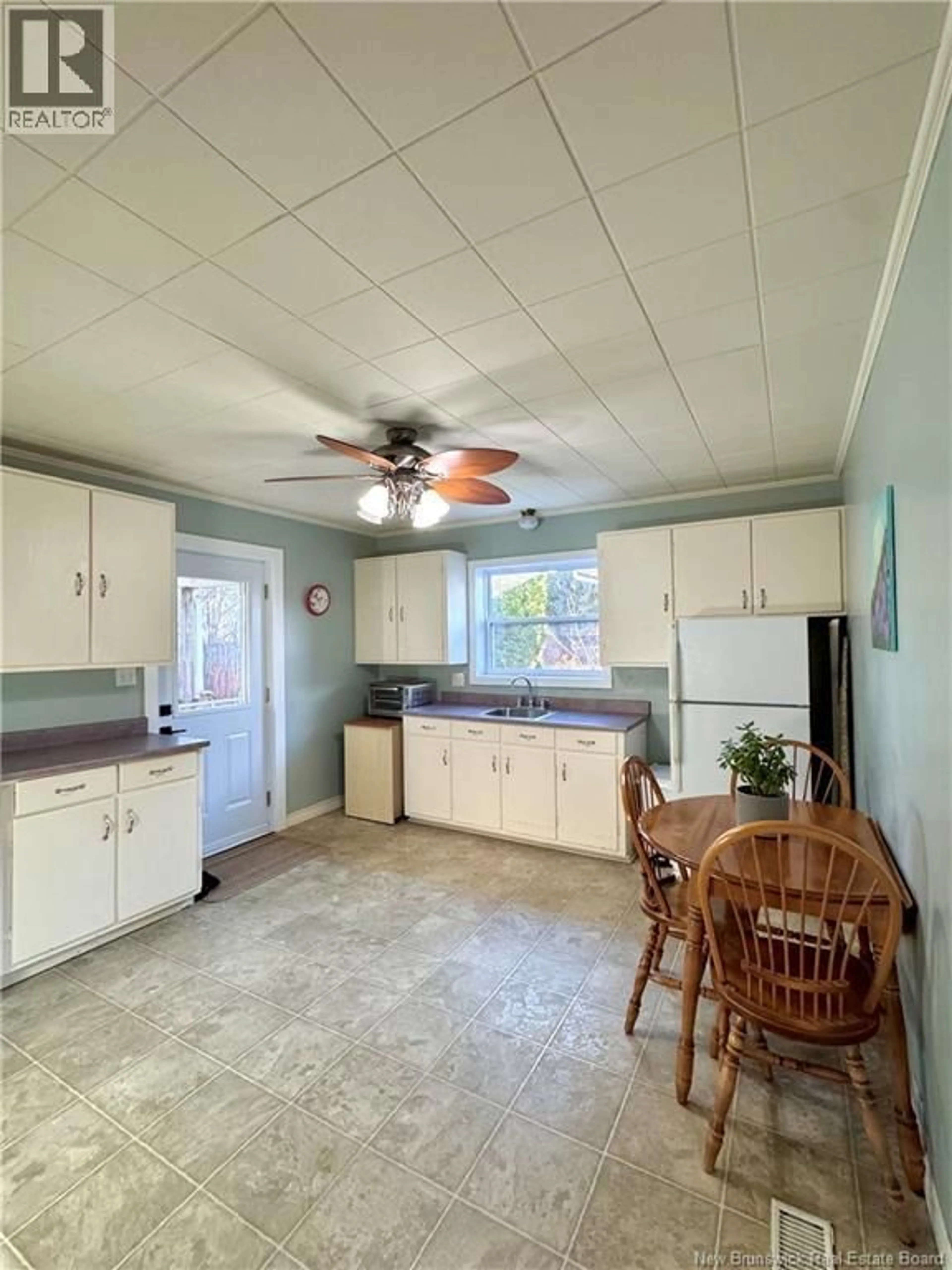 Standard kitchen, ceramic/tile floor for 11 MARVEN, Miramichi New Brunswick E1N1X1