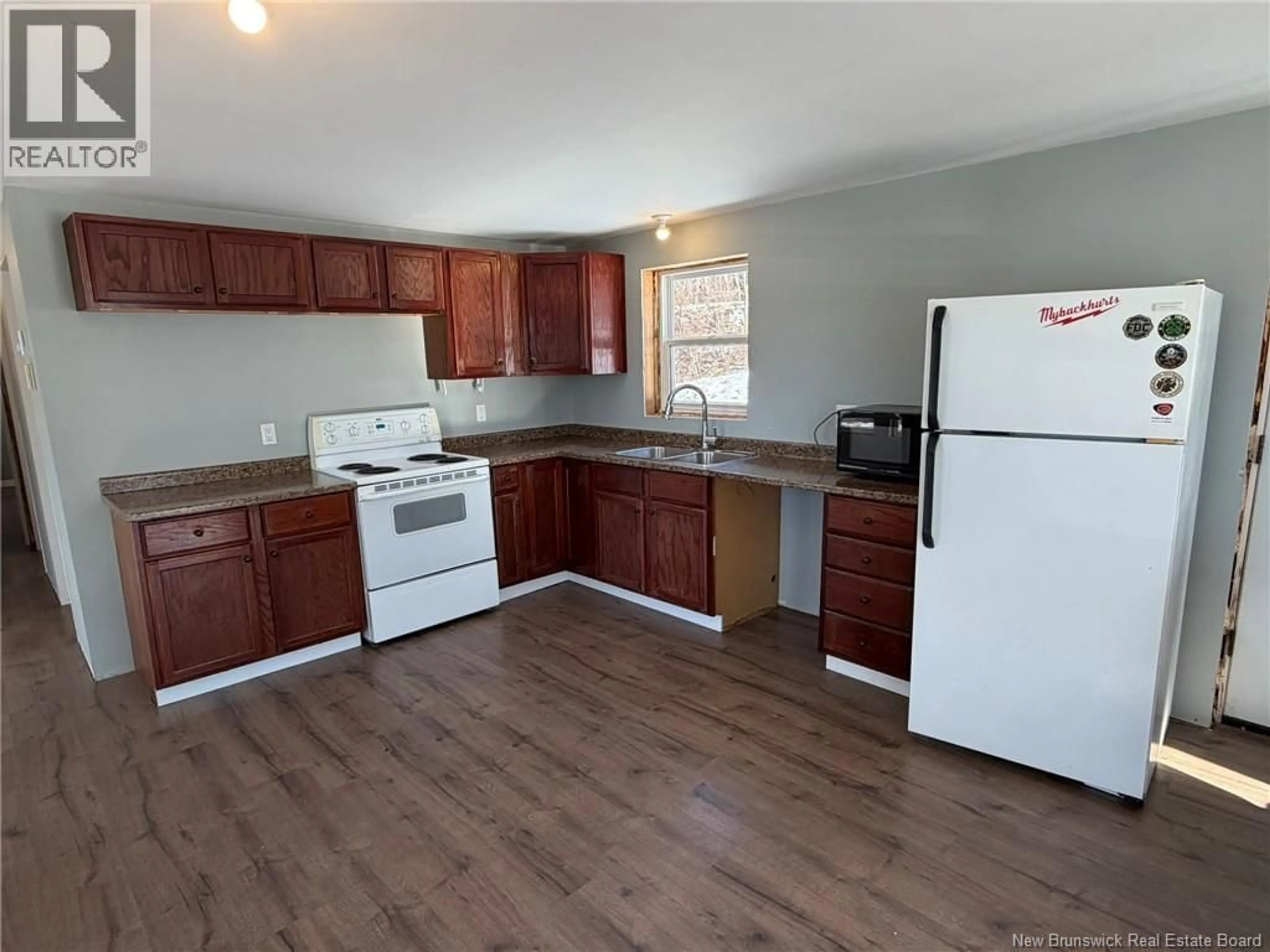 Standard kitchen, wood/laminate floor for 7370 105 ROUTE, Upper Brighton New Brunswick E7P2P8