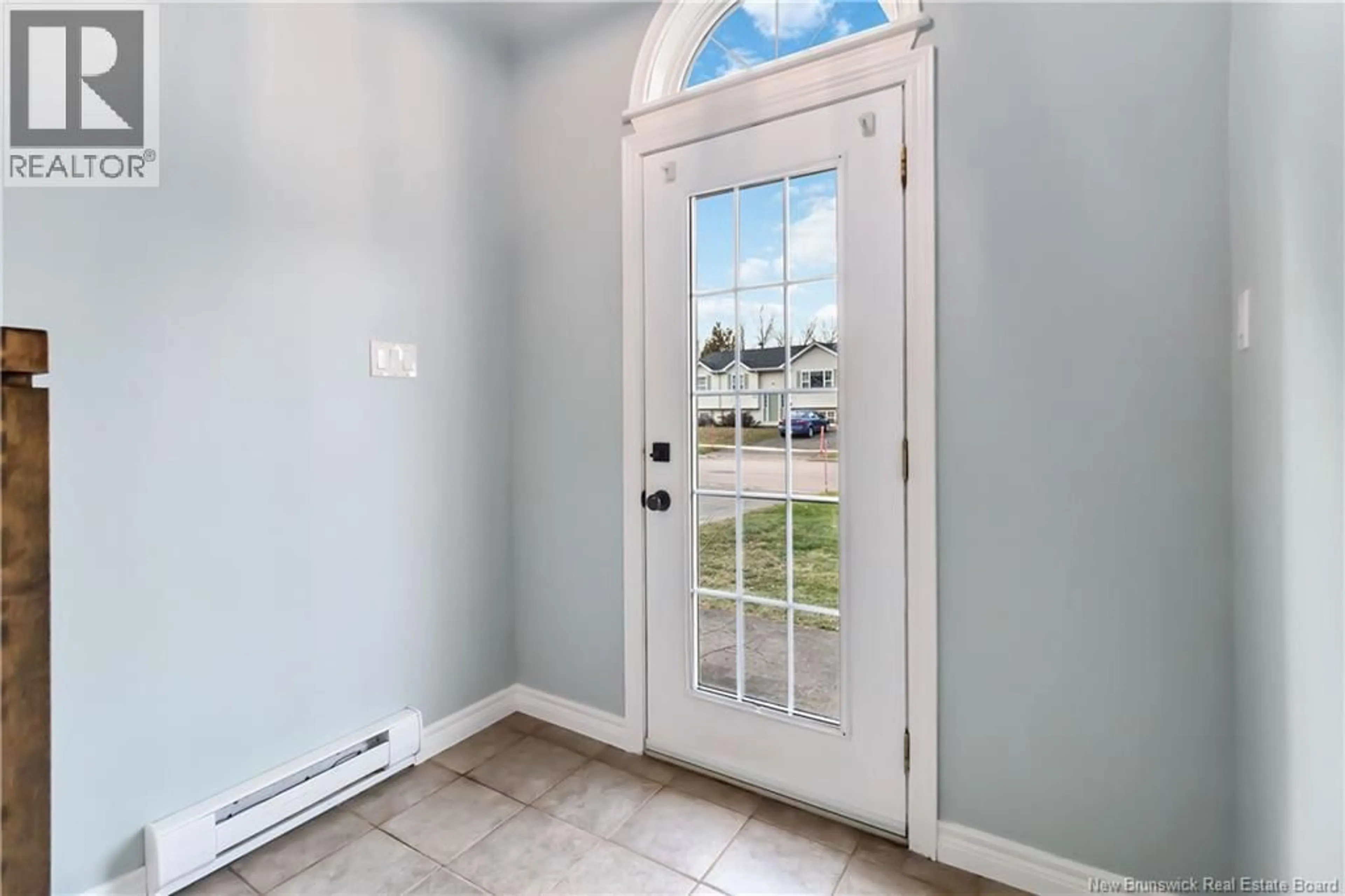 Indoor entryway for 260 MAPLEHURST, Moncton New Brunswick E1G4T8