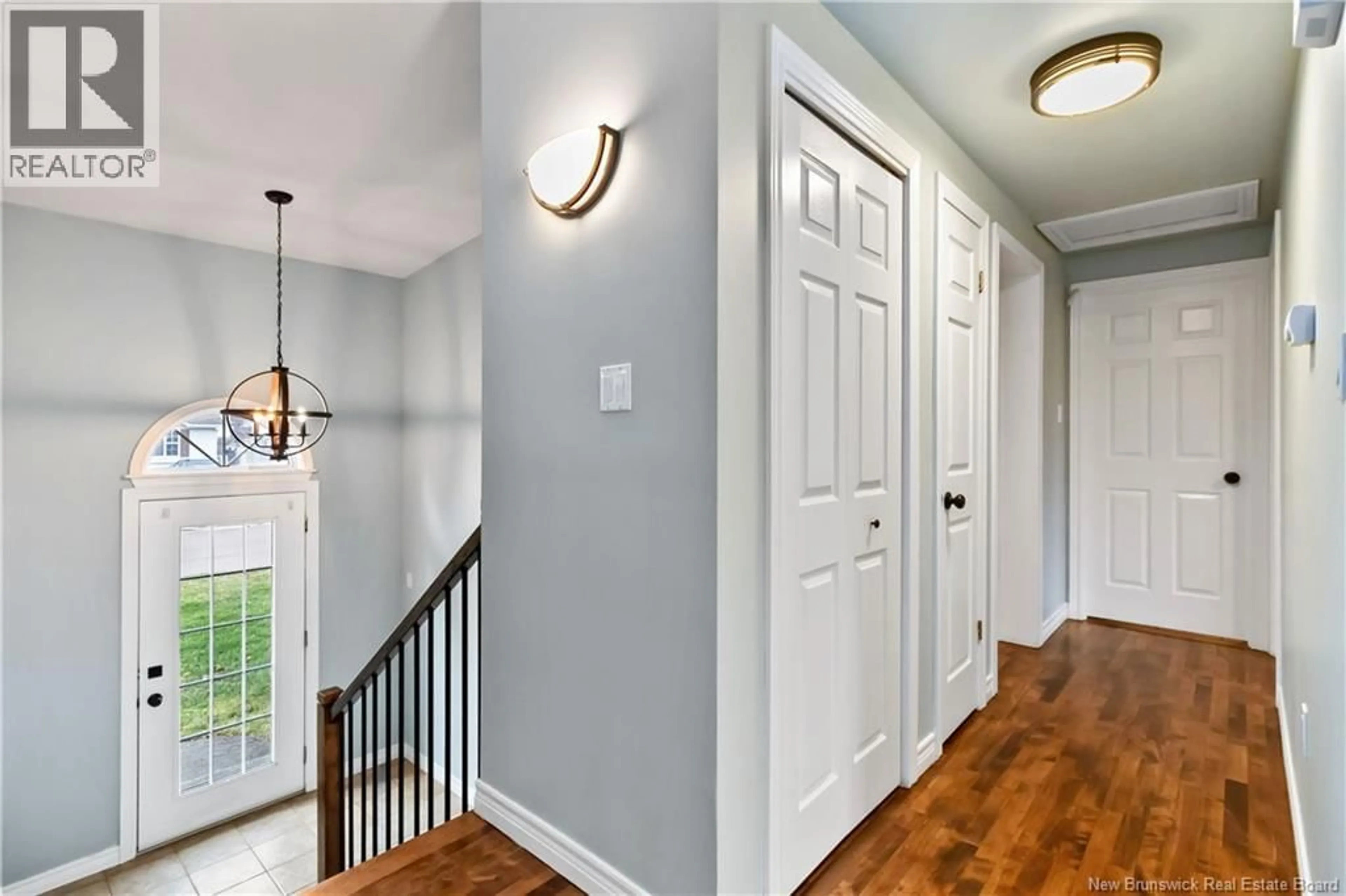 Indoor entryway for 260 MAPLEHURST, Moncton New Brunswick E1G4T8