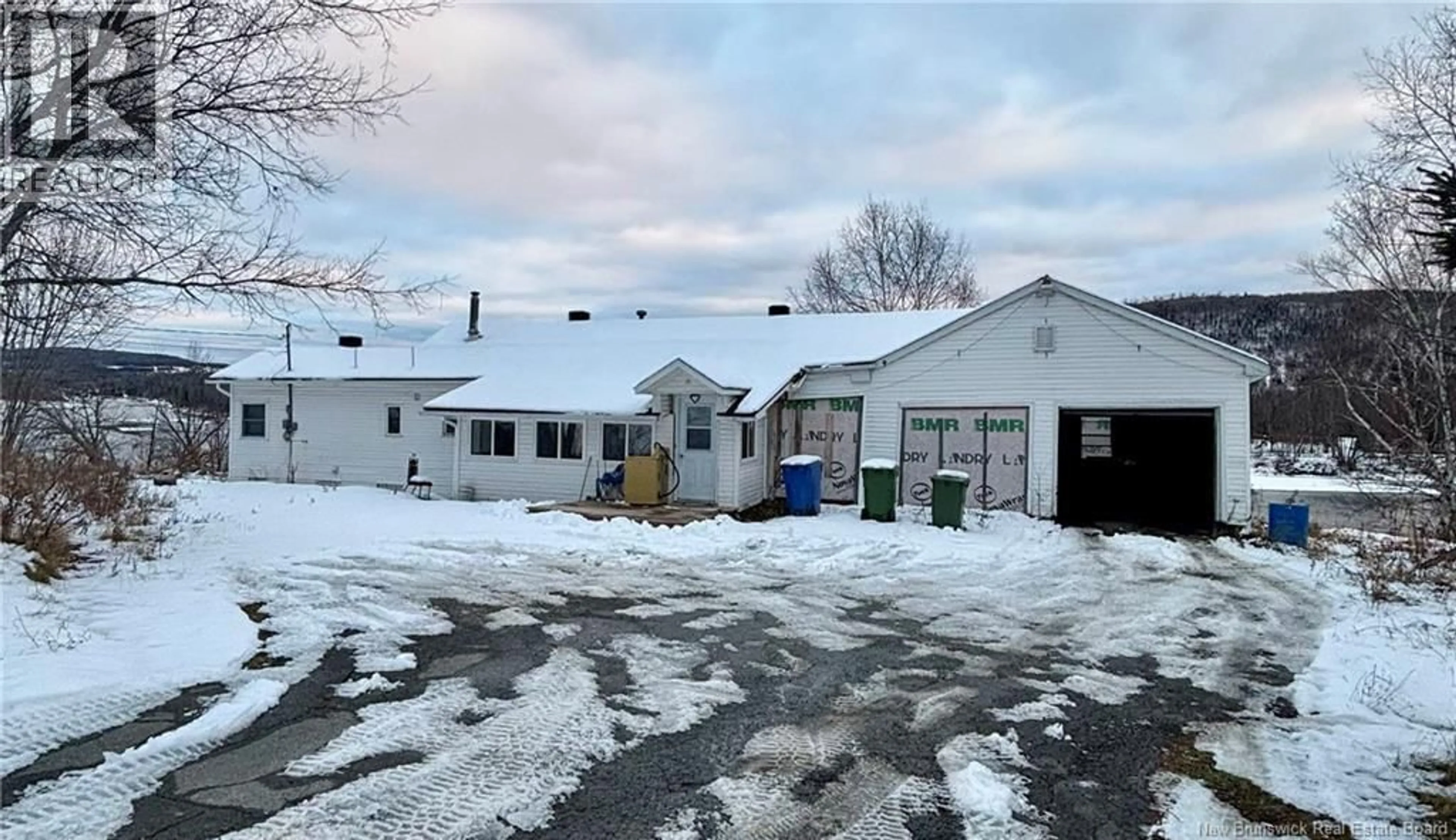A pic from outside/outdoor area/front of a property/back of a property/a pic from drone, building for 1668 ROUTE 205, Saint-François-de-Madawaska New Brunswick E7A1P8
