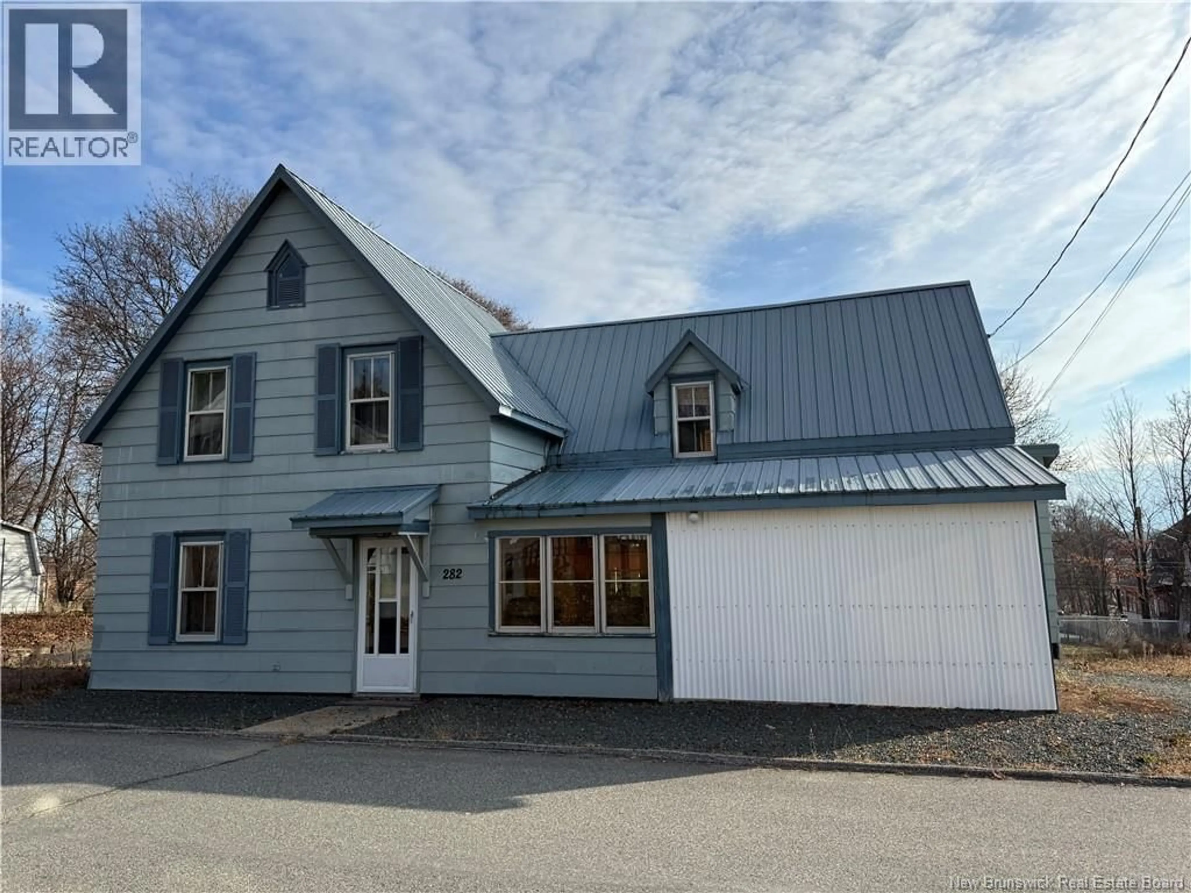 Home with vinyl exterior material, building for 282 MCKENZIE STREET, Miramichi New Brunswick E1V1V4