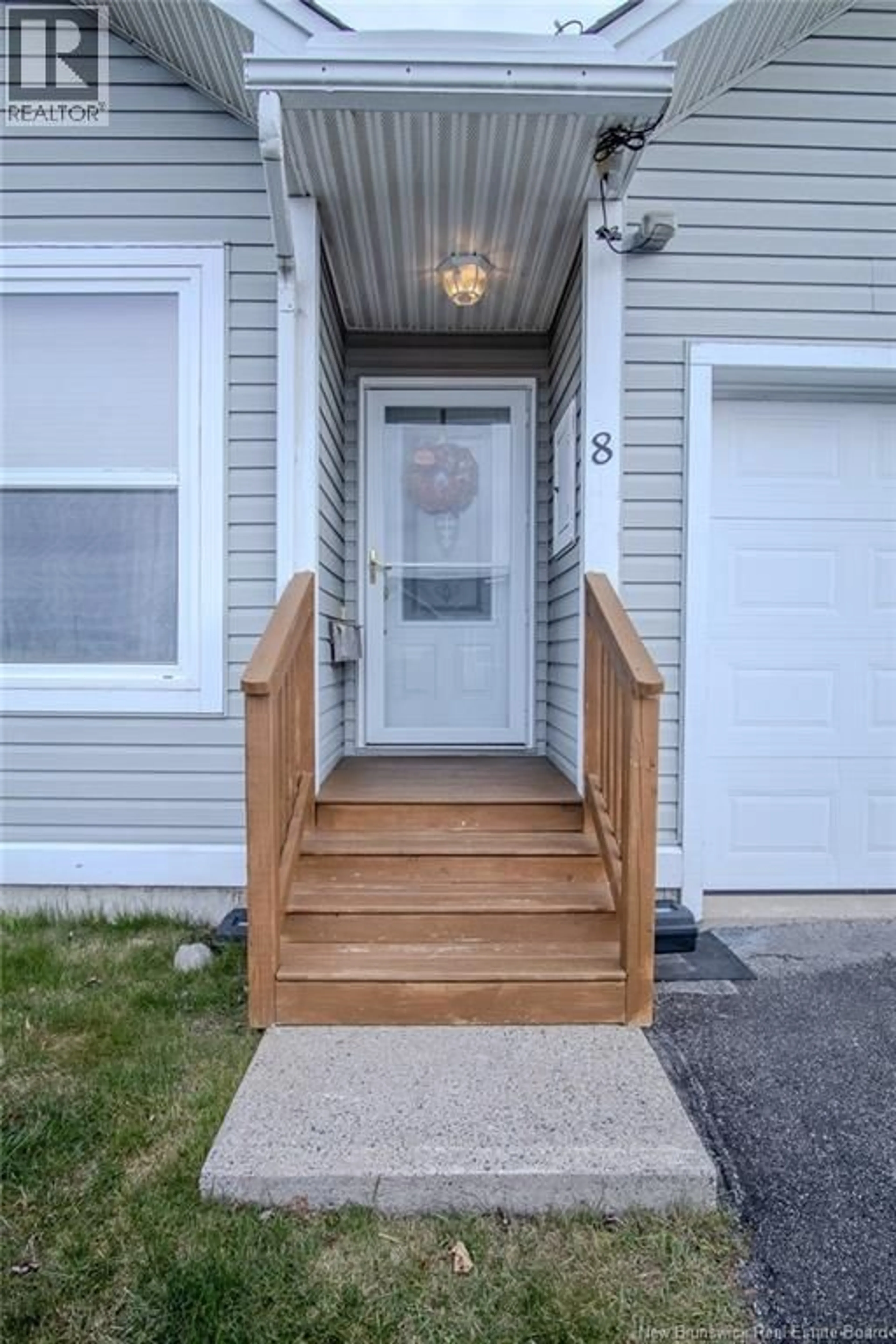 Indoor entryway for 8 ST PETERS COURT, Saint John New Brunswick E2K5N4