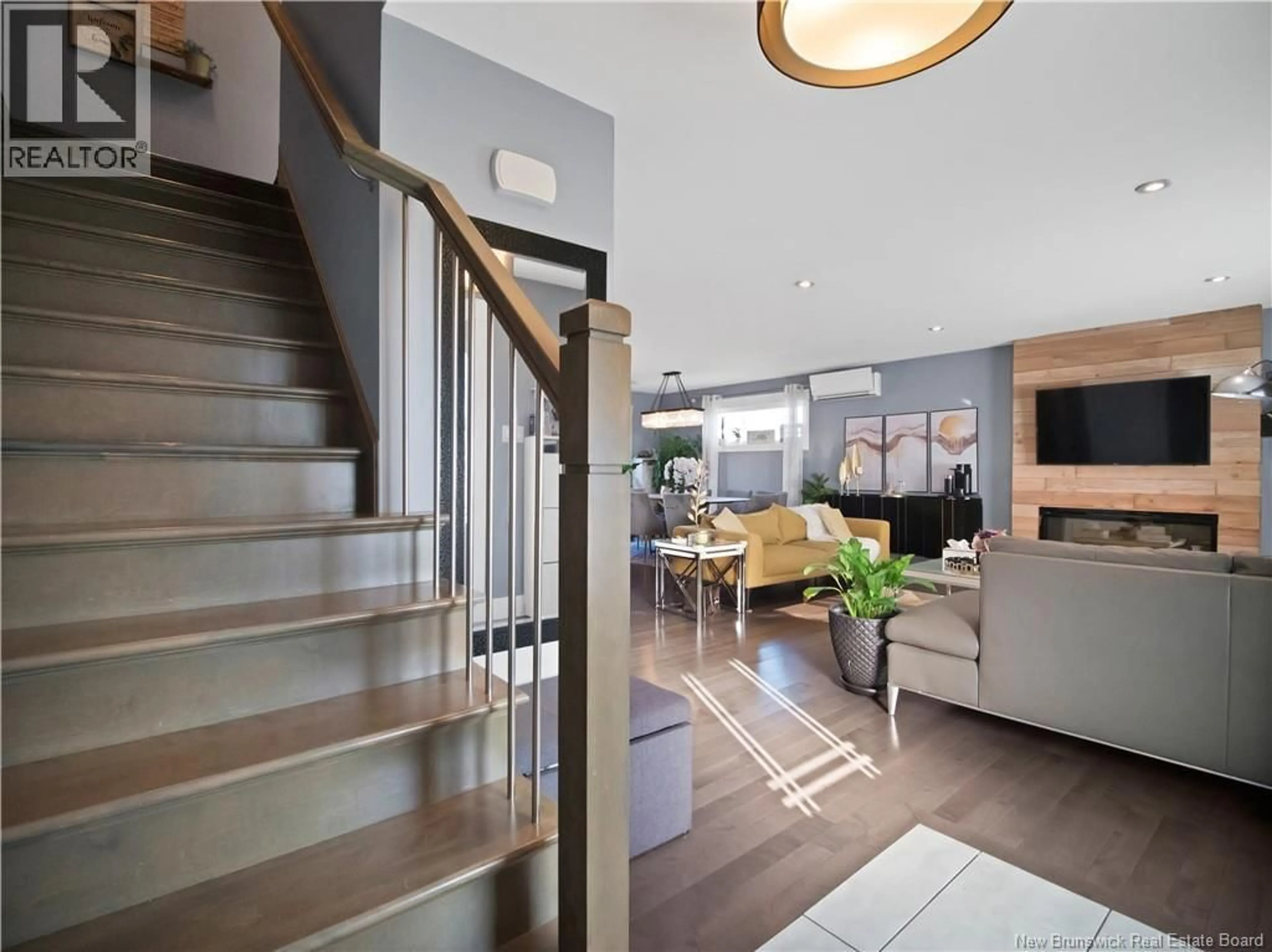 Indoor foyer for 121 O'NEILL STREET, Moncton New Brunswick E1A9L9