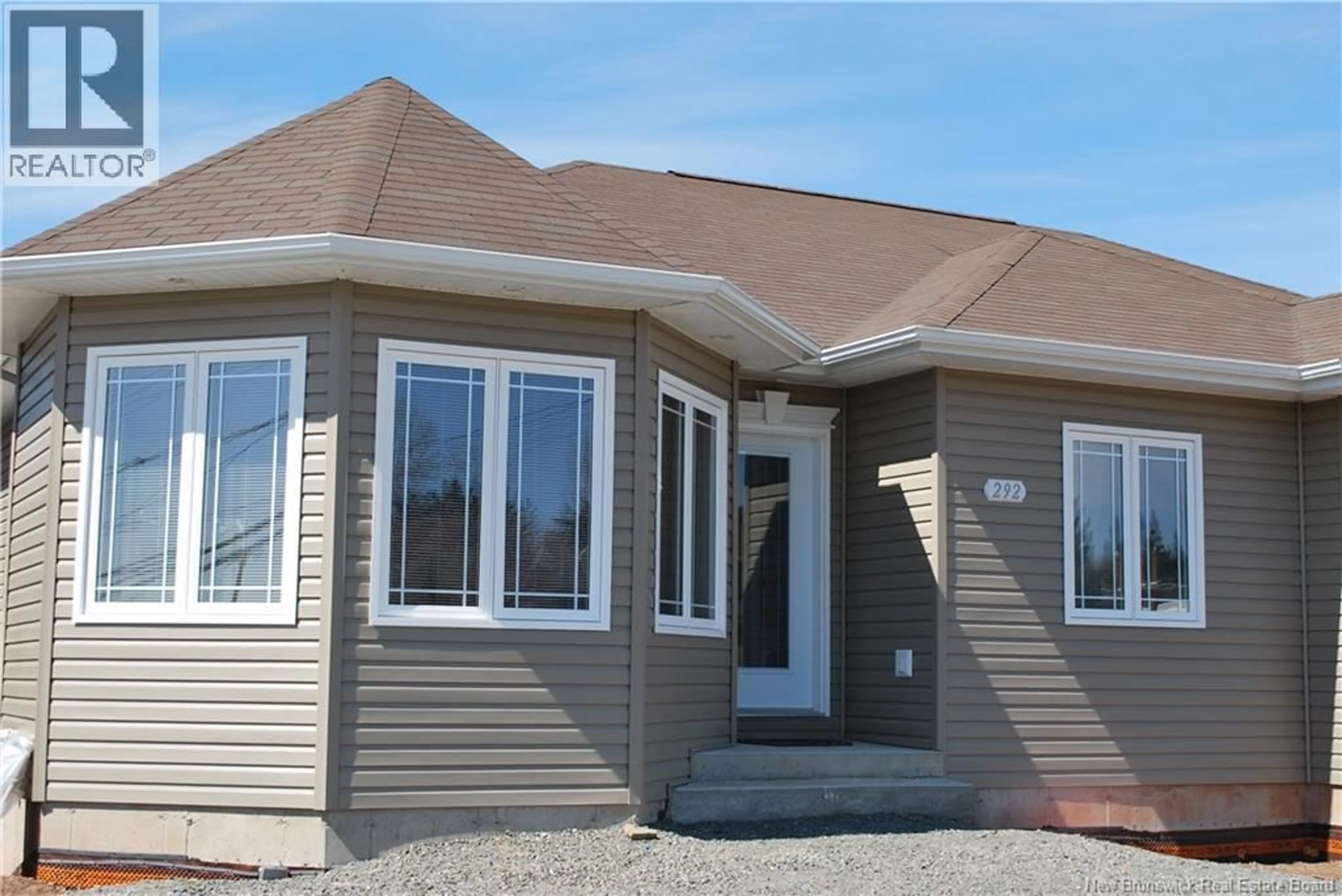Home with vinyl exterior material, building for 292 THOMAS, Dieppe New Brunswick E1A2C2