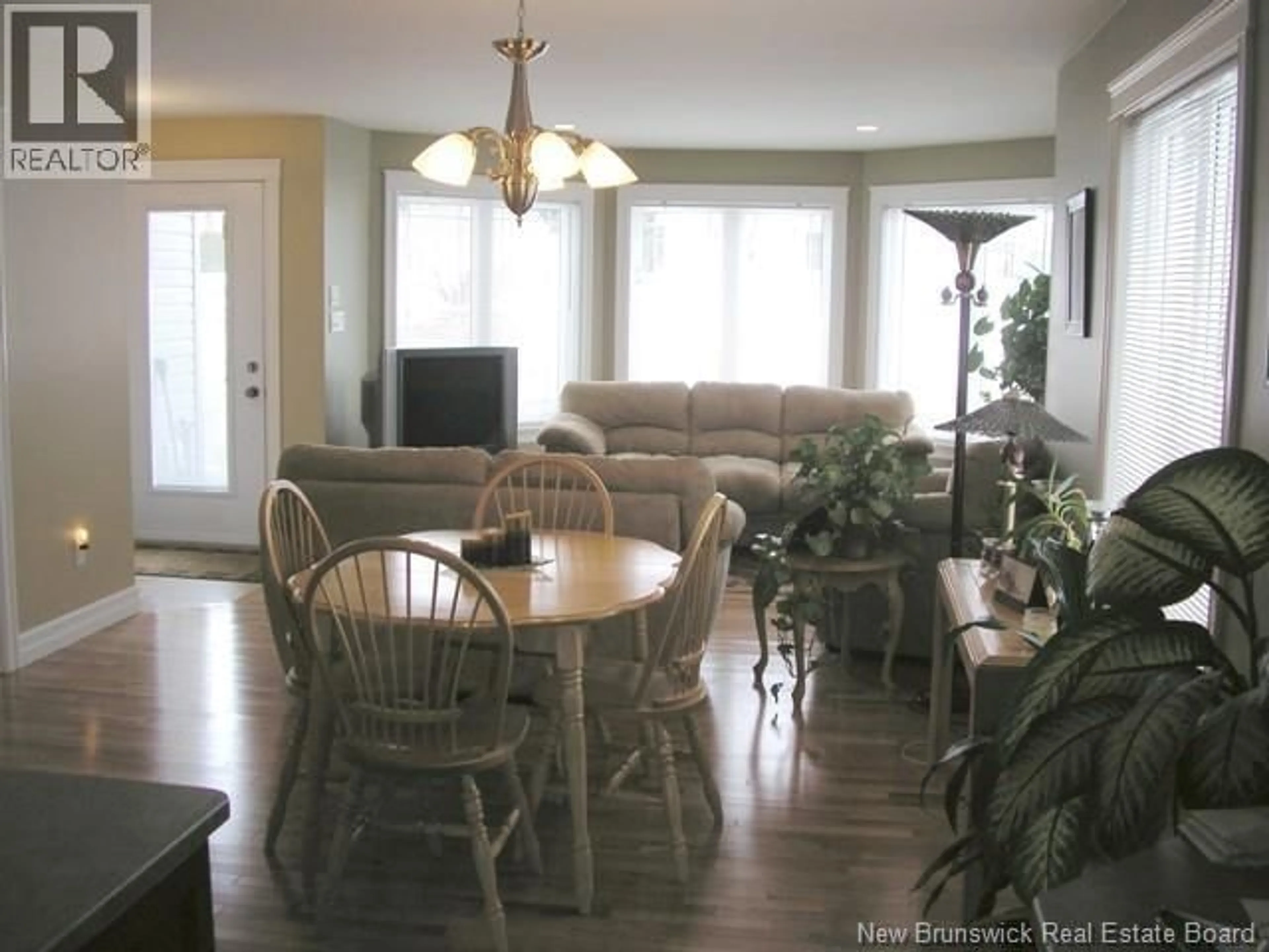 Unknown for 292 THOMAS, Dieppe New Brunswick E1A2C2