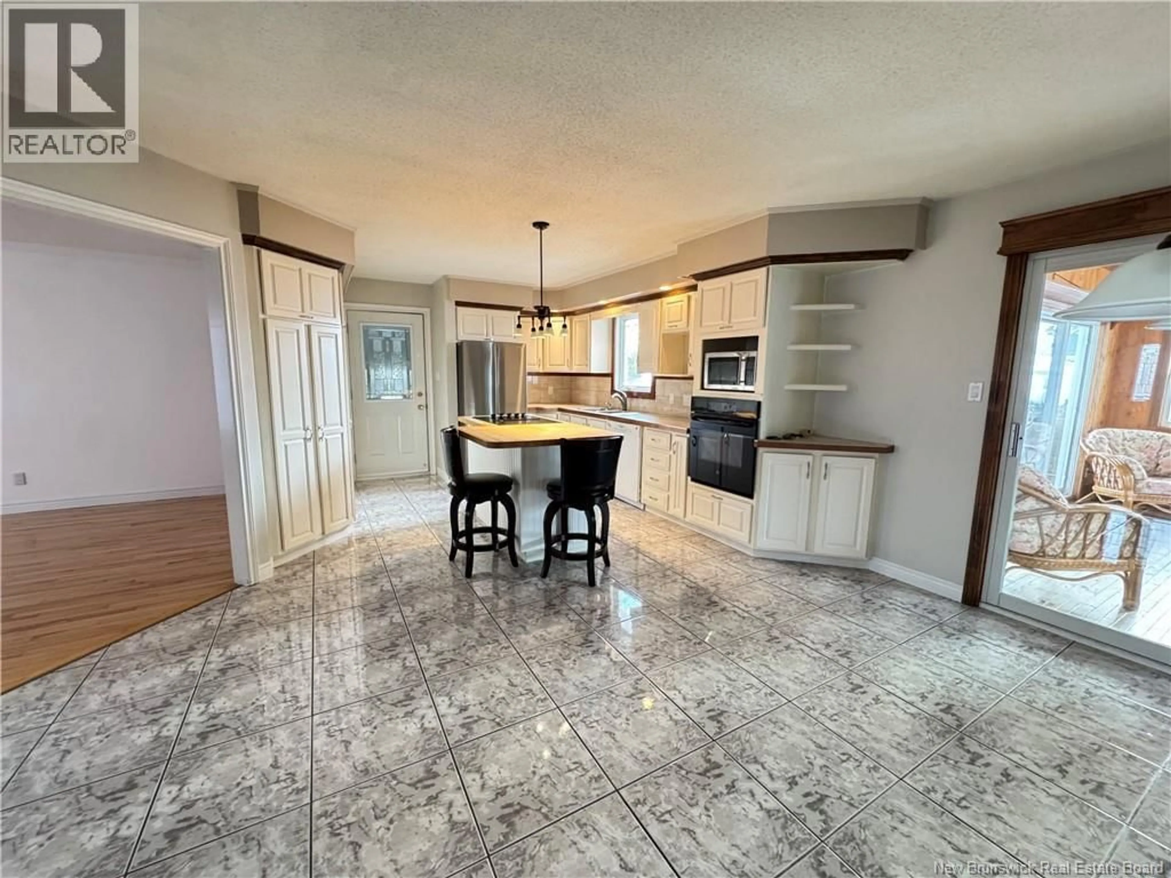 Open concept kitchen, ceramic/tile floor for 17 RUE BEAUSÉJOUR, Saint-Quentin New Brunswick E8A1B7