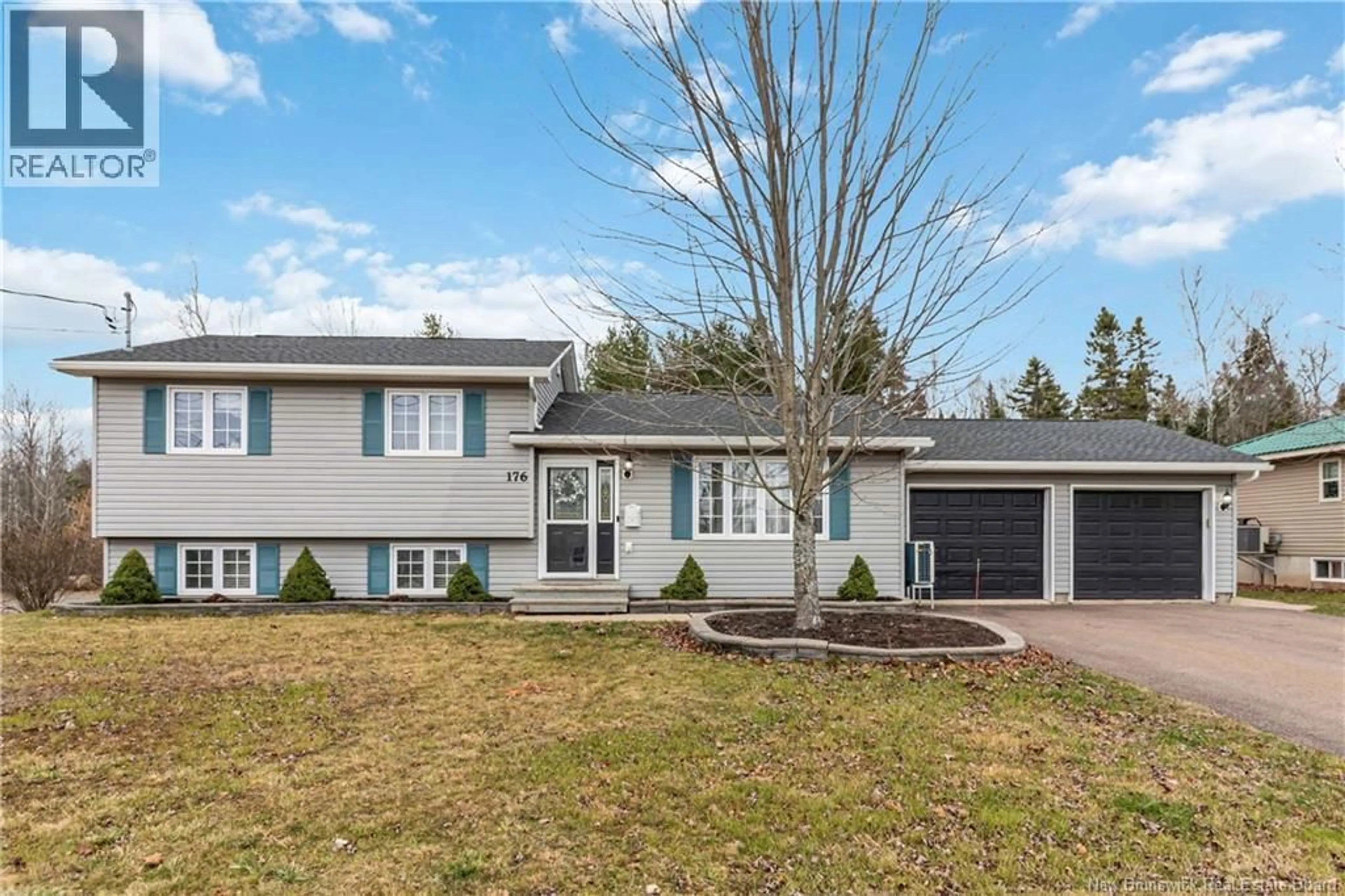Home with vinyl exterior material, street for 176 IRVING ROAD, Riverview New Brunswick E1B5V7