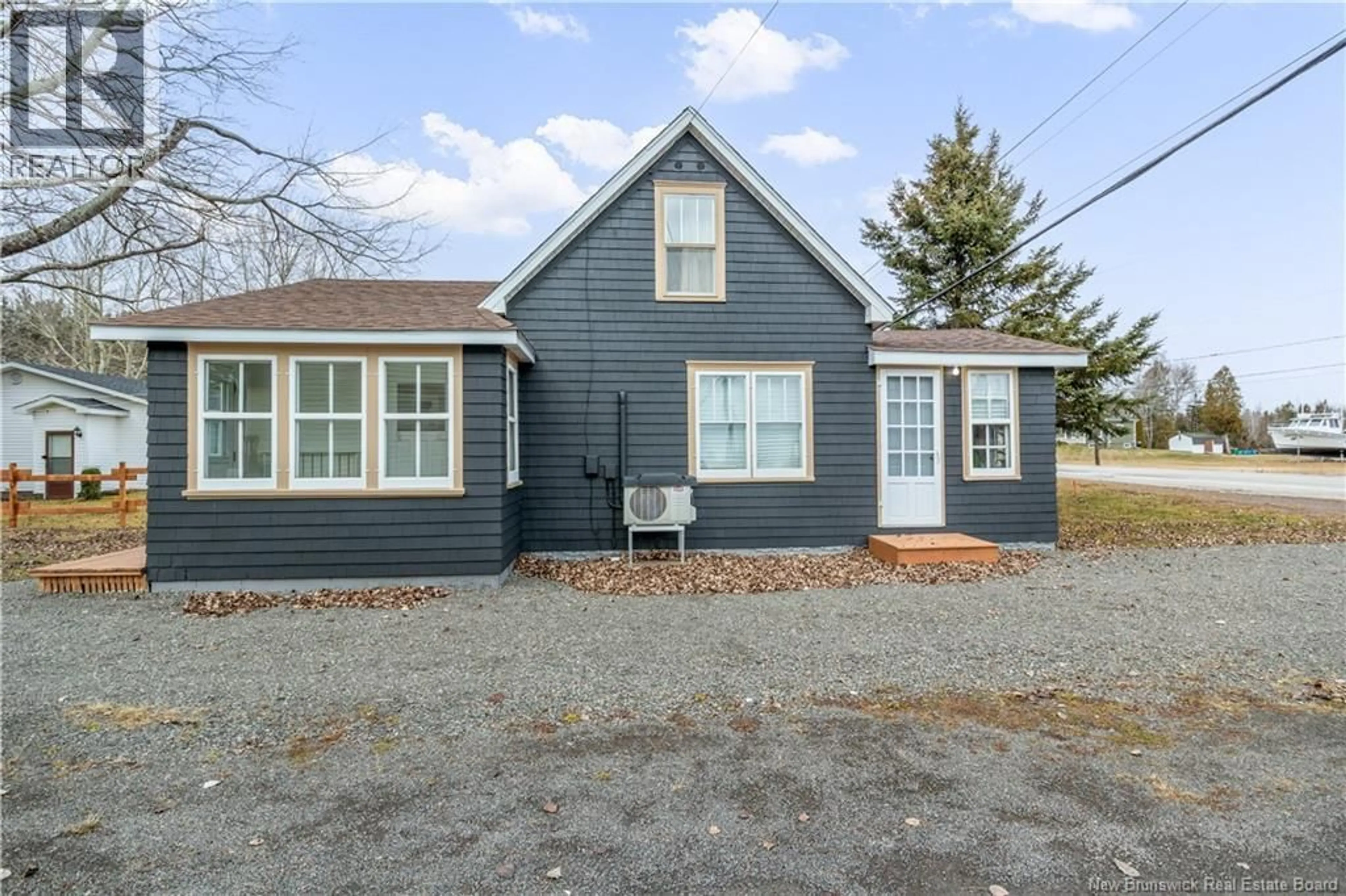 Home with vinyl exterior material, street for 10700 ROUTE 134, Saint-Louis-De-Kent New Brunswick E4X1H1