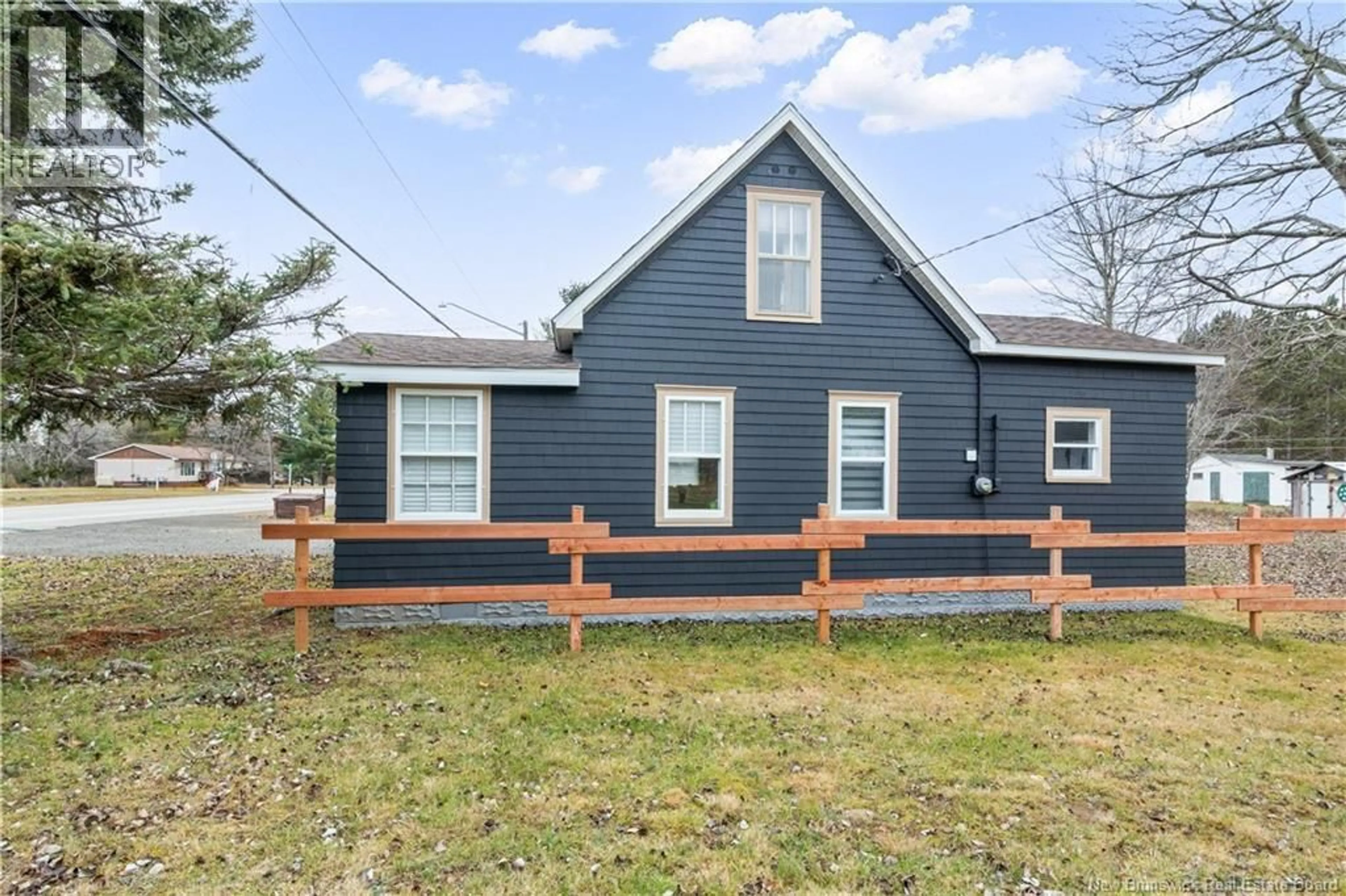 Home with vinyl exterior material, street for 10700 ROUTE 134, Saint-Louis-De-Kent New Brunswick E4X1H1