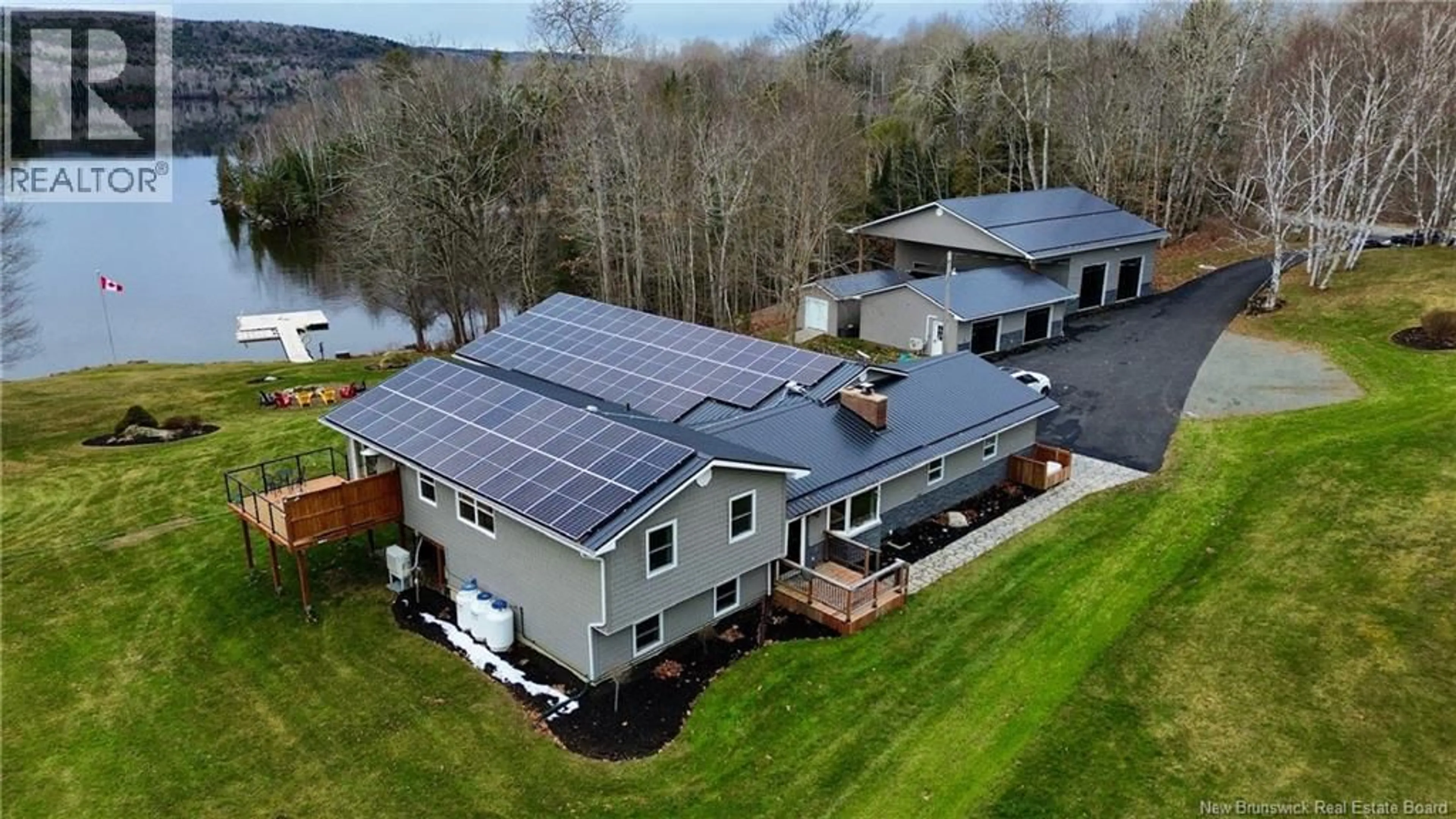 A pic from outside/outdoor area/front of a property/back of a property/a pic from drone, water/lake/river/ocean view for 747 105 ROUTE, Southampton New Brunswick E6G1K5