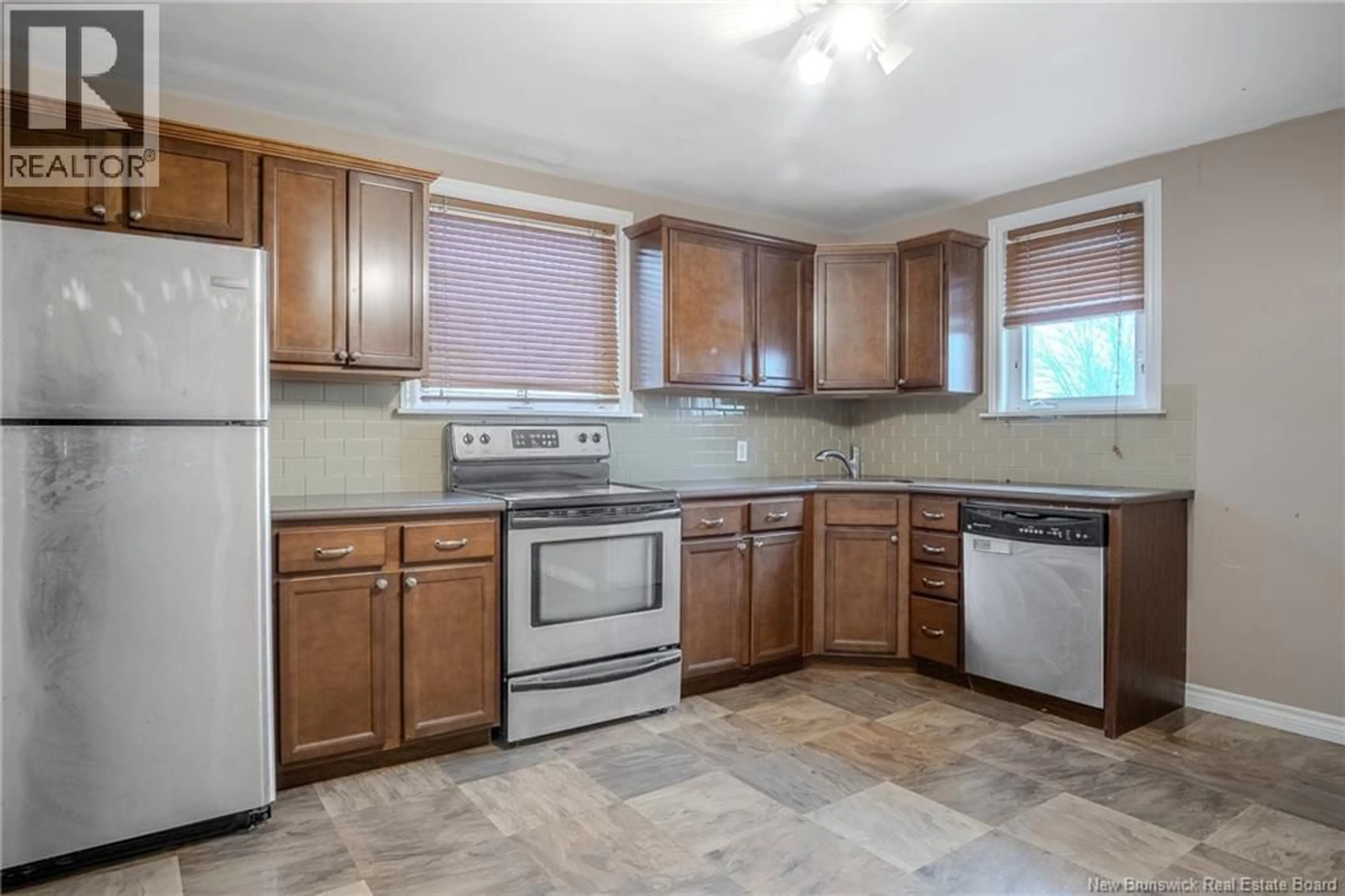 Standard kitchen, ceramic/tile floor for 754 BEACONSFIELD AVENUE, Saint John New Brunswick E2M2K7