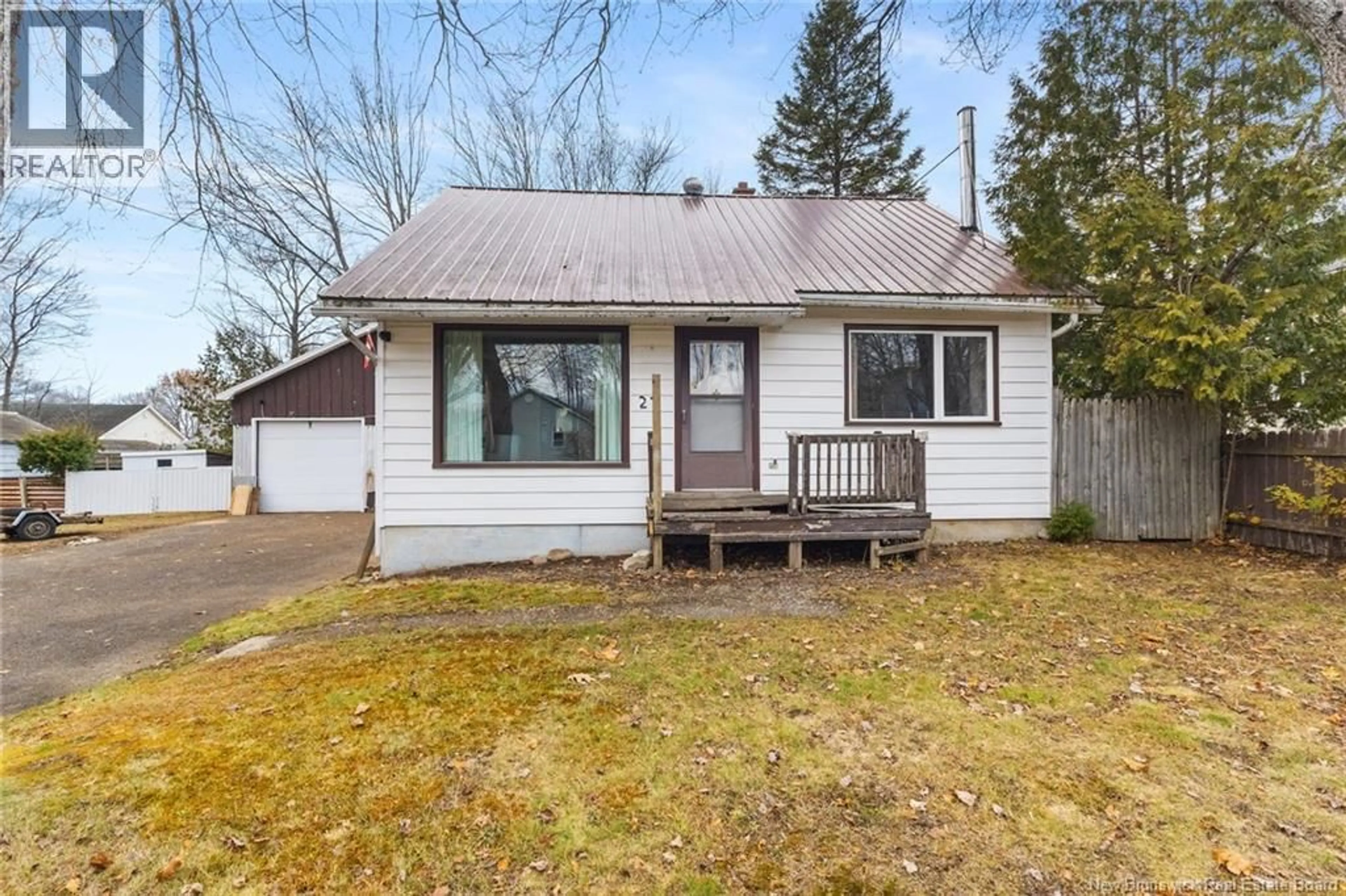 Home with vinyl exterior material, street for 27 YOUNG STREET, Fredericton New Brunswick E3A3Y3