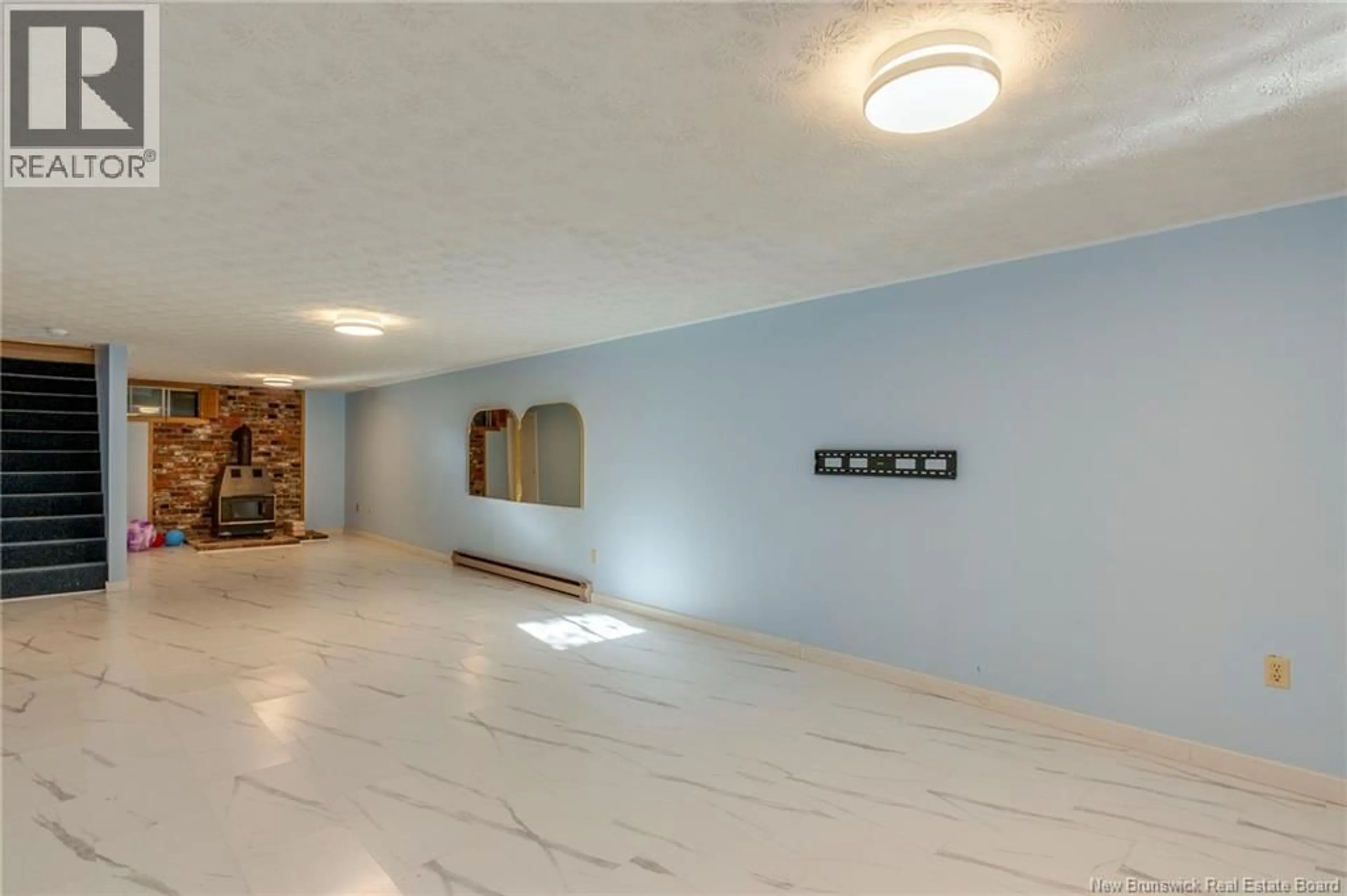 Indoor foyer for 337 LAKEVIEW DRIVE, Saint John New Brunswick E2J3M9
