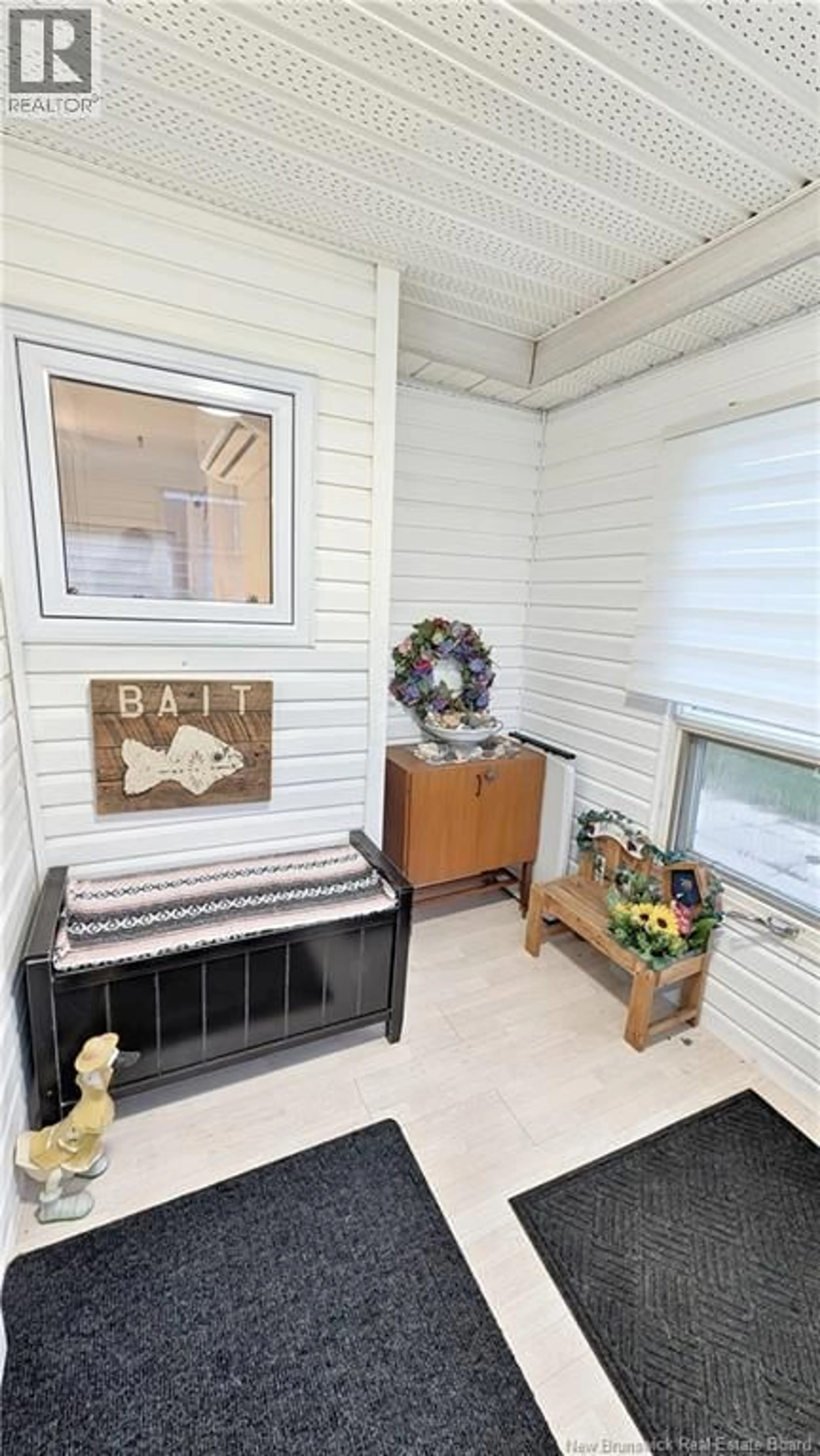 Indoor entryway for 1736 RUE CHÂTILLON, Maisonnette New Brunswick E8N1X3