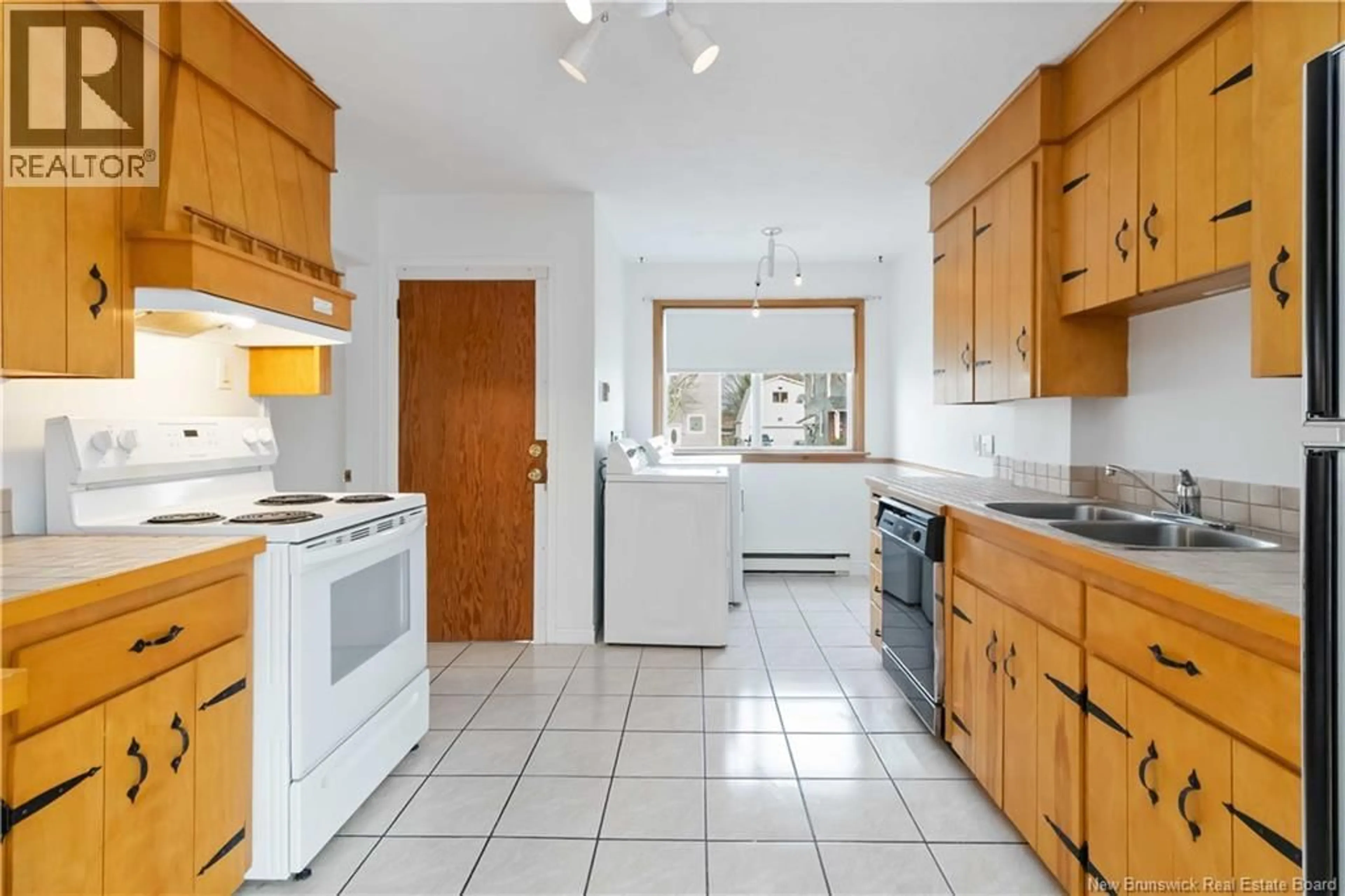 Standard kitchen, ceramic/tile floor for 185 WEST LANE, Moncton New Brunswick E1C6V1