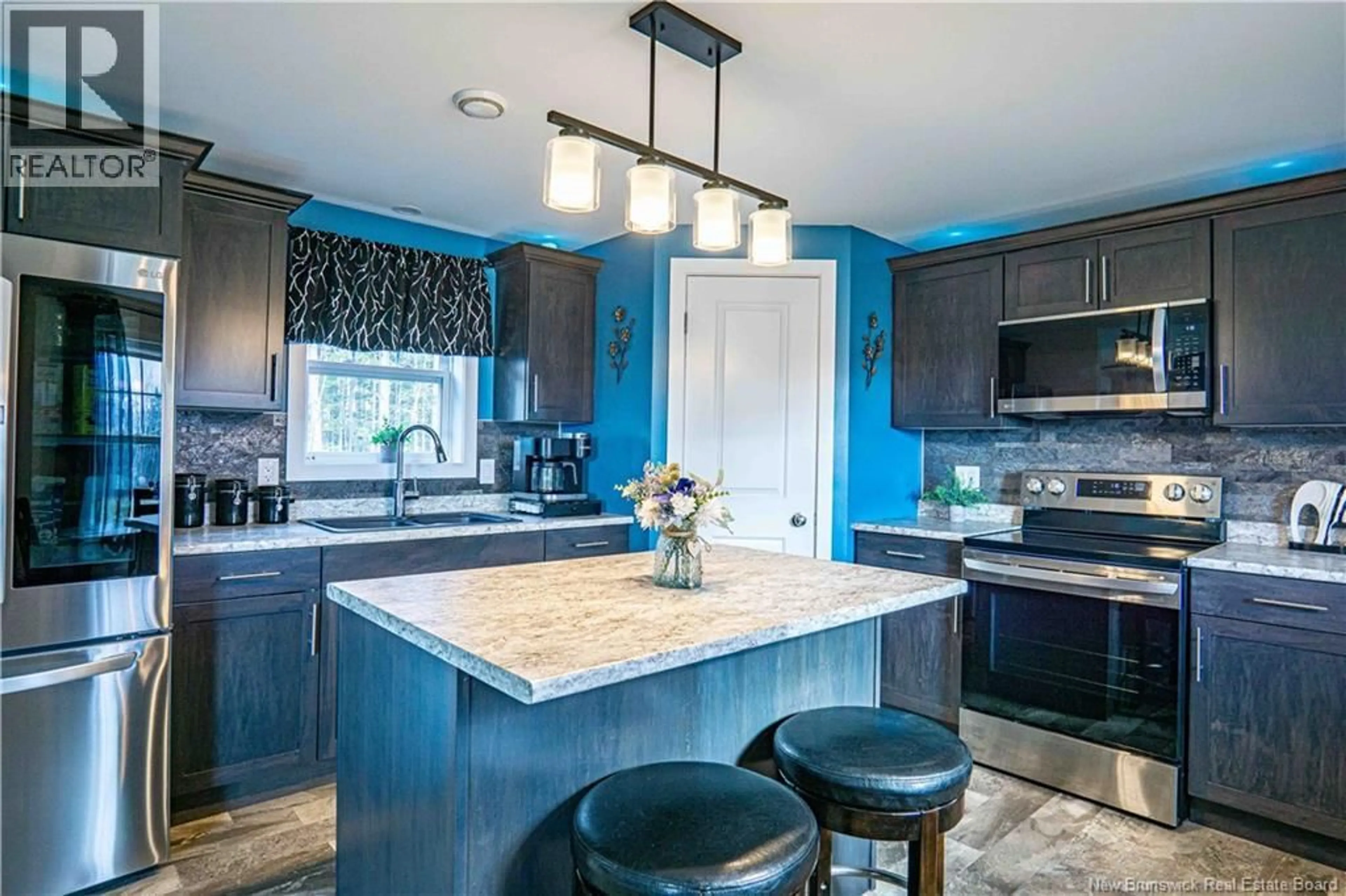 Contemporary kitchen, ceramic/tile floor for 9 POPEYE COURT, Waterville New Brunswick E2V0L6