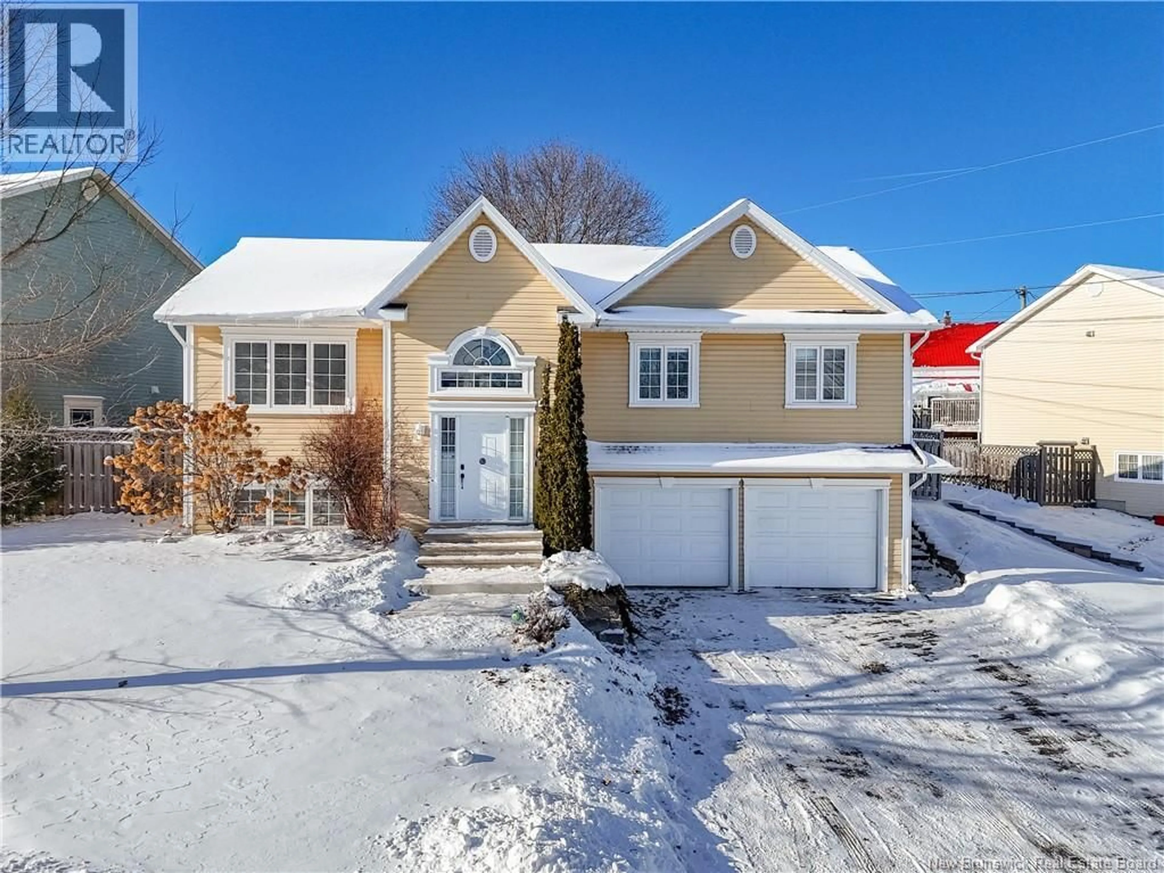 Home with vinyl exterior material, street for 43 HELENA COURT, Fredericton New Brunswick E3B0E2