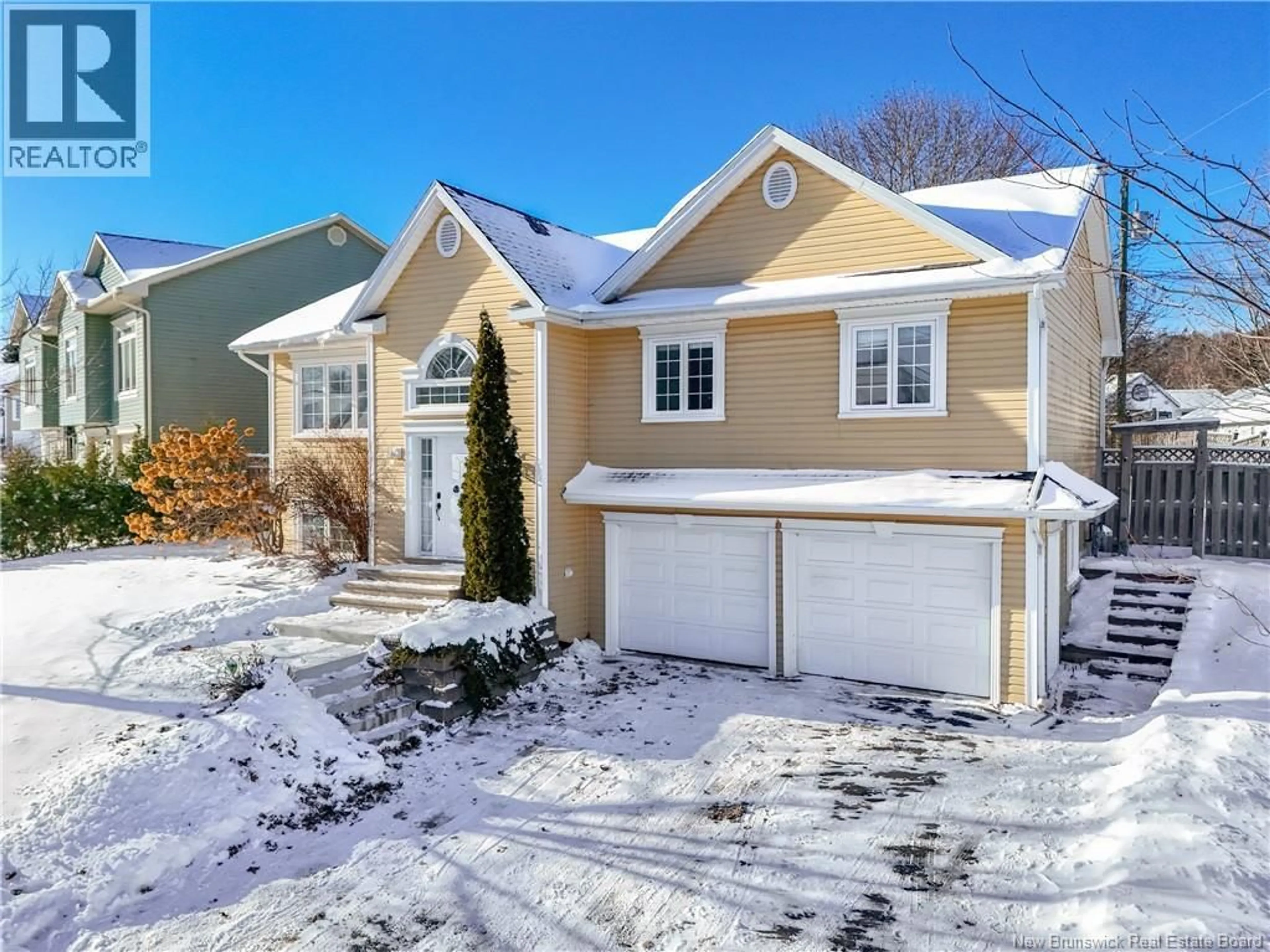 Home with vinyl exterior material, street for 43 HELENA COURT, Fredericton New Brunswick E3B0E2