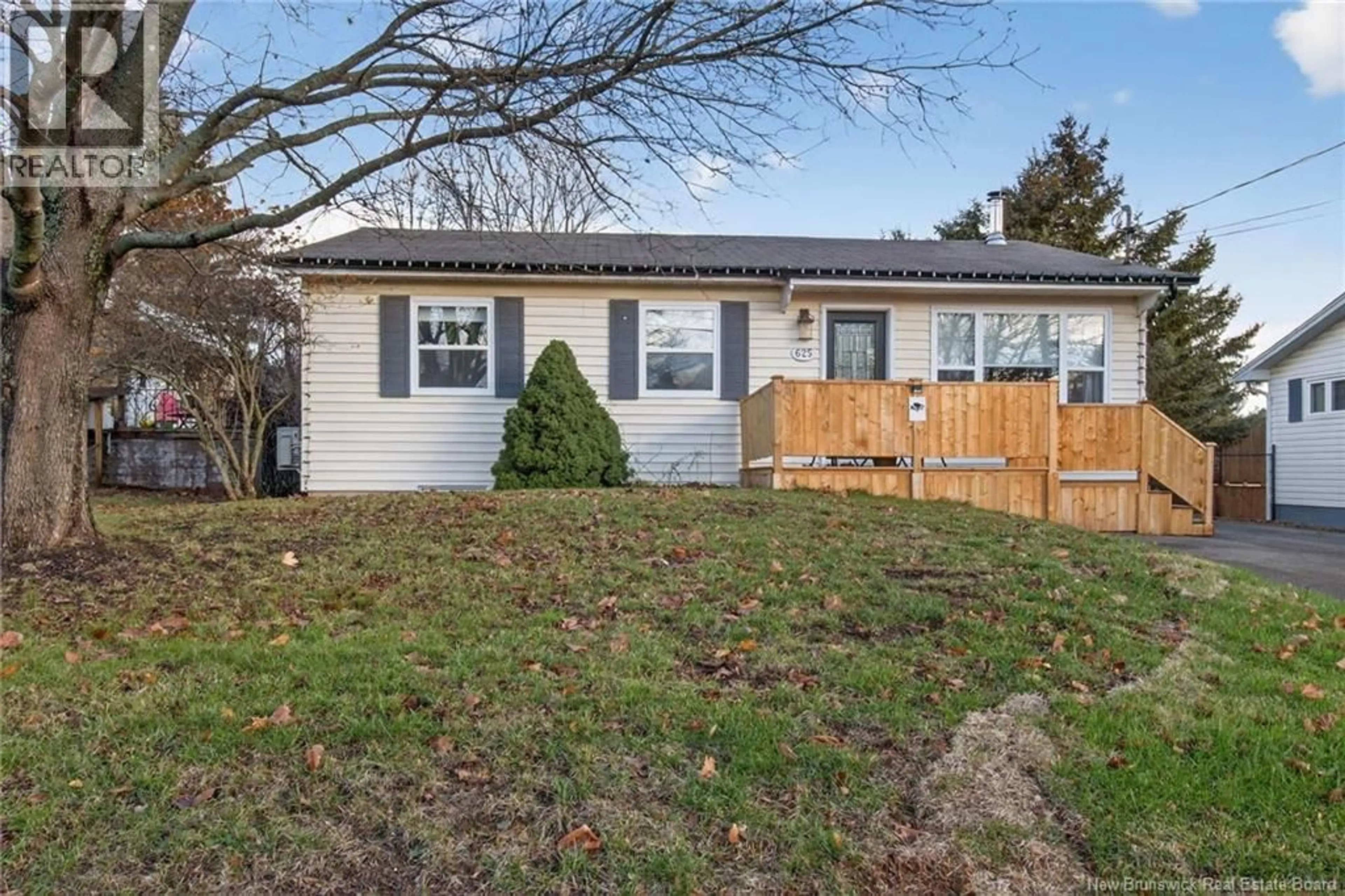 Home with vinyl exterior material, street for 625 LATOUR, Dieppe New Brunswick E1A2A5