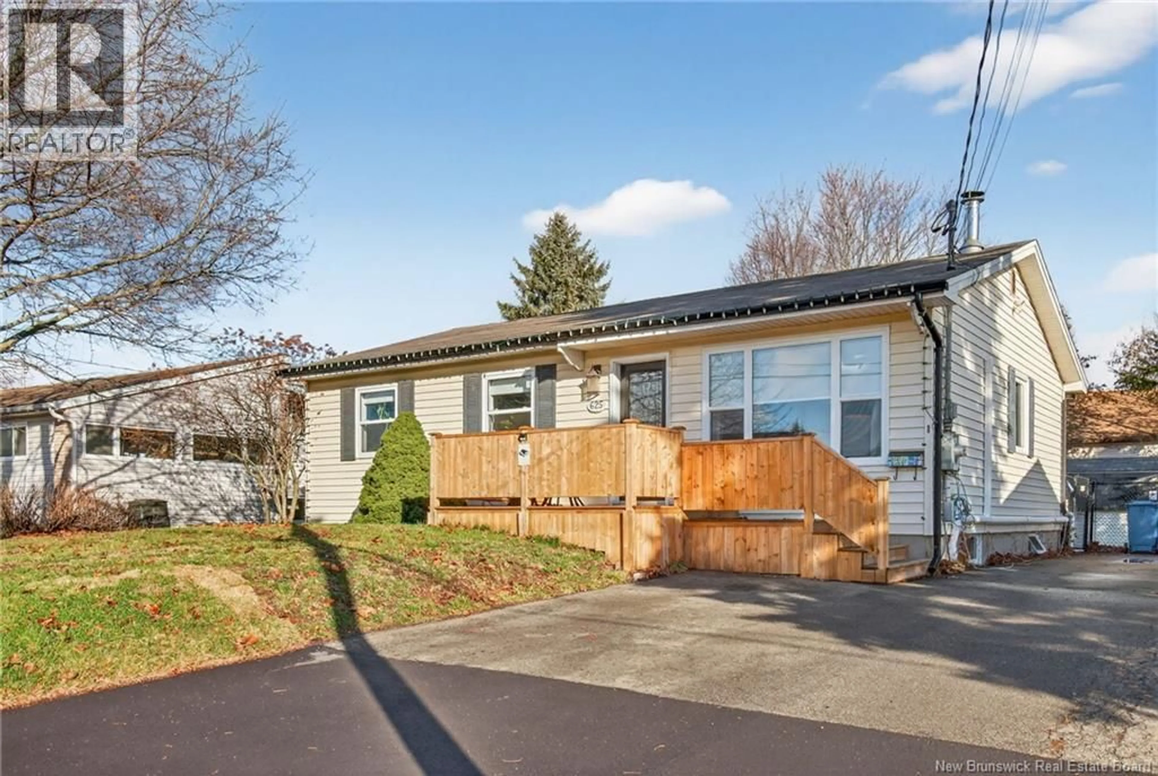 Home with vinyl exterior material, street for 625 LATOUR, Dieppe New Brunswick E1A2A5