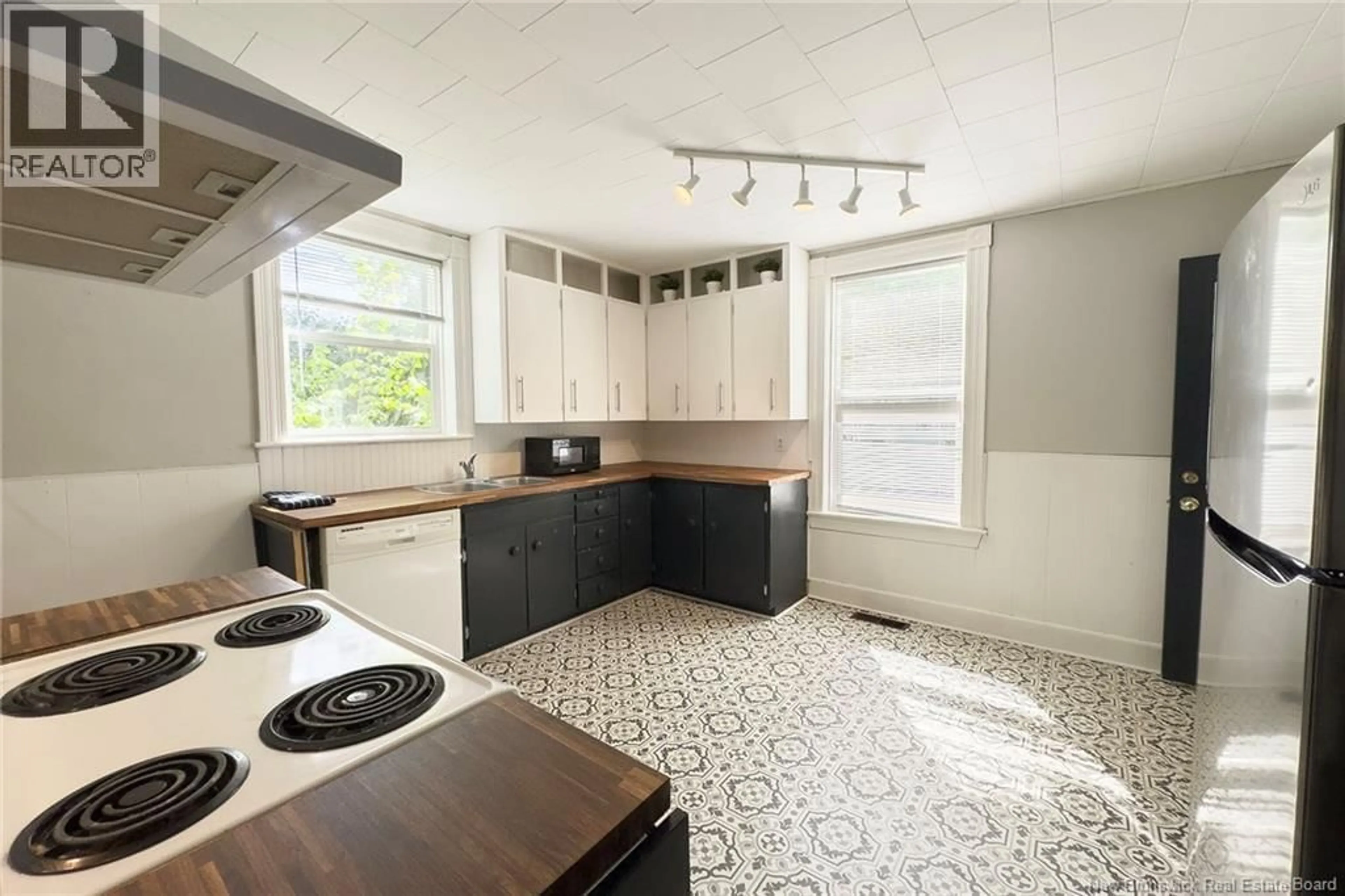 Standard kitchen, ceramic/tile floor for 41 CHARLOTTE STREET, Sackville New Brunswick E4L3T2