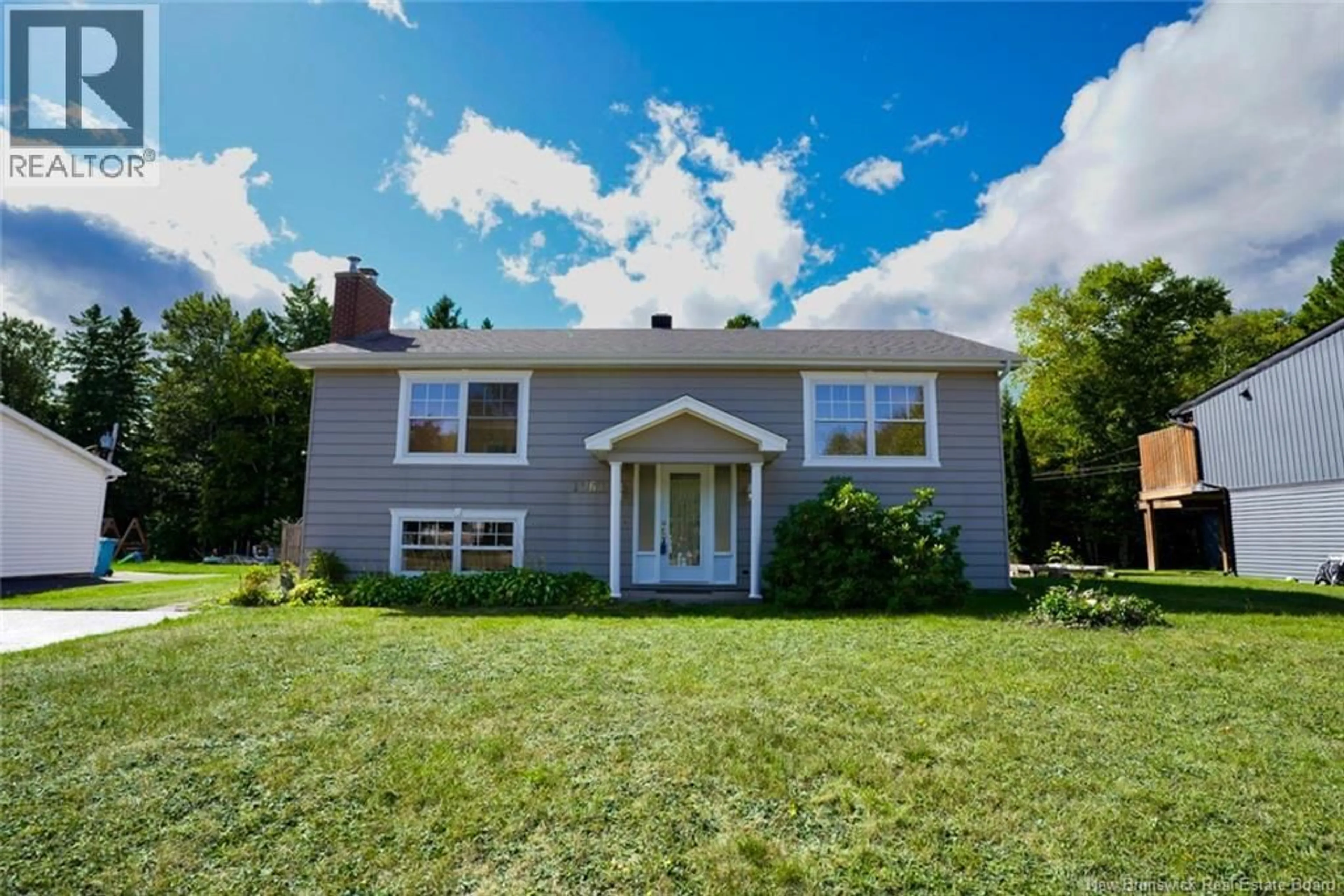 Home with vinyl exterior material, unknown for 1961 CRAIG AVENUE, Bathurst New Brunswick E2A4Y1