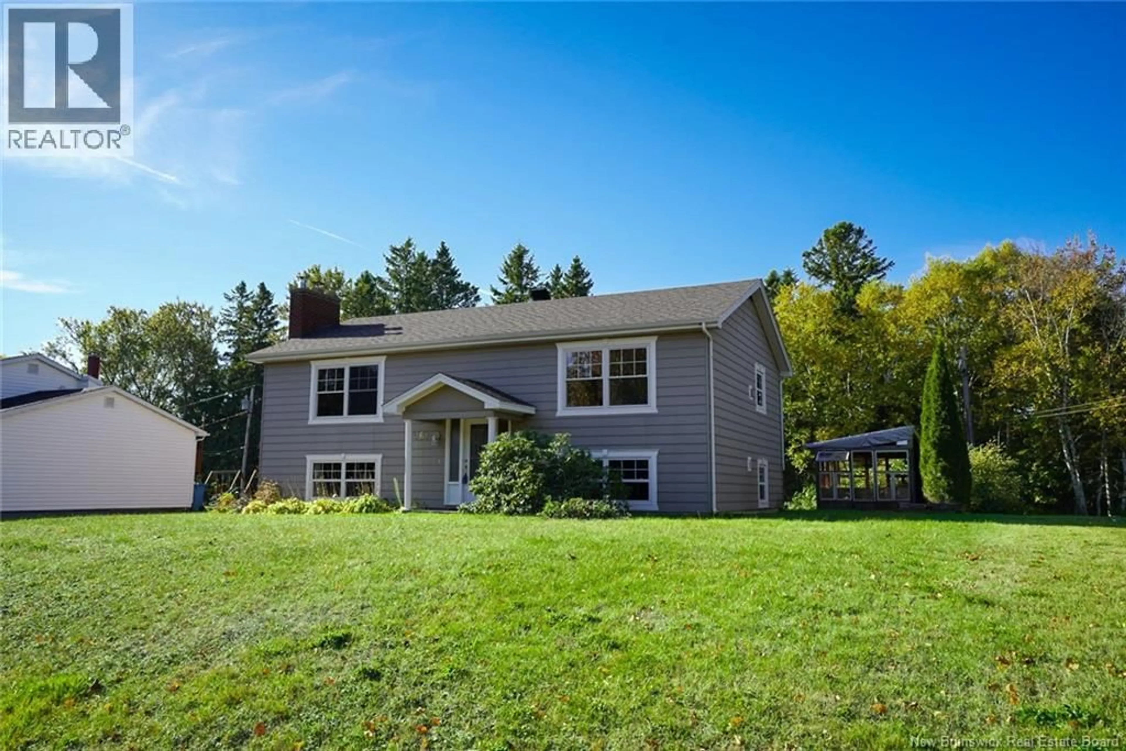 Home with vinyl exterior material, water/lake/river/ocean view for 1961 CRAIG AVENUE, Bathurst New Brunswick E2A4Y1