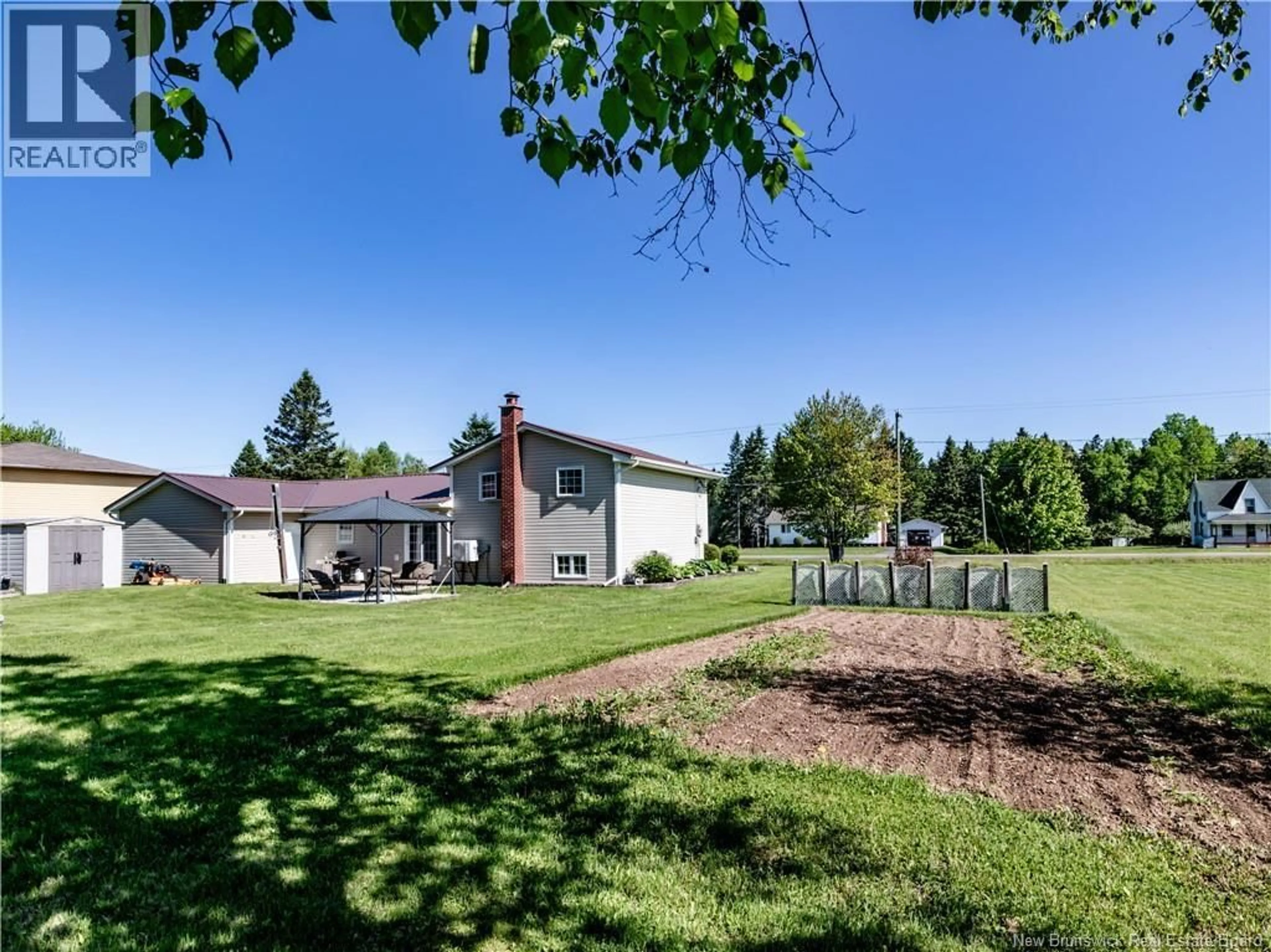 A pic from outside/outdoor area/front of a property/back of a property/a pic from drone, unknown for 117 DE L'EGLISE AVENUE, Saint-Antoine New Brunswick E4V1M2