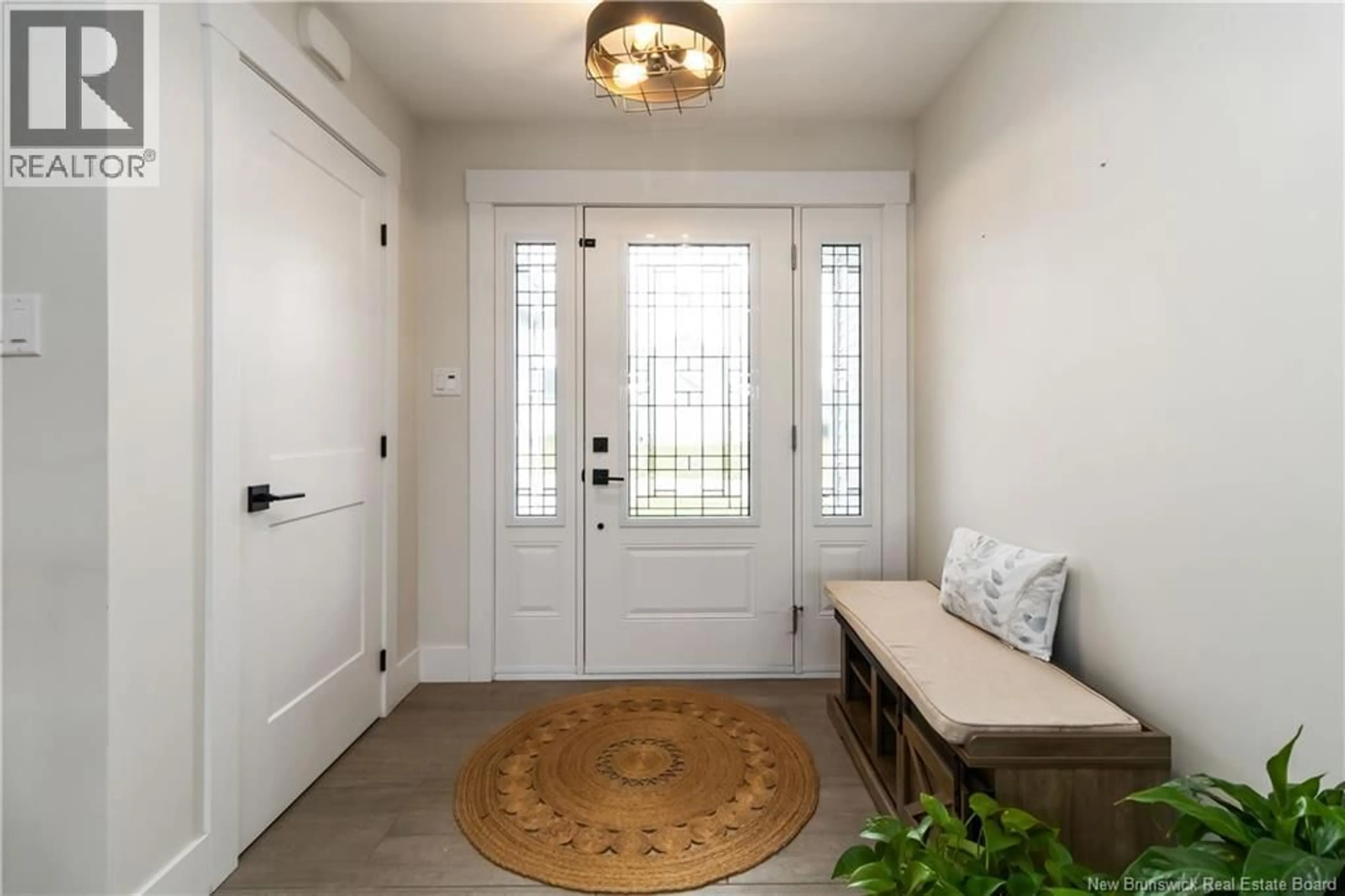 Indoor entryway for 20 SUZELLE, Dieppe New Brunswick E1A9R8