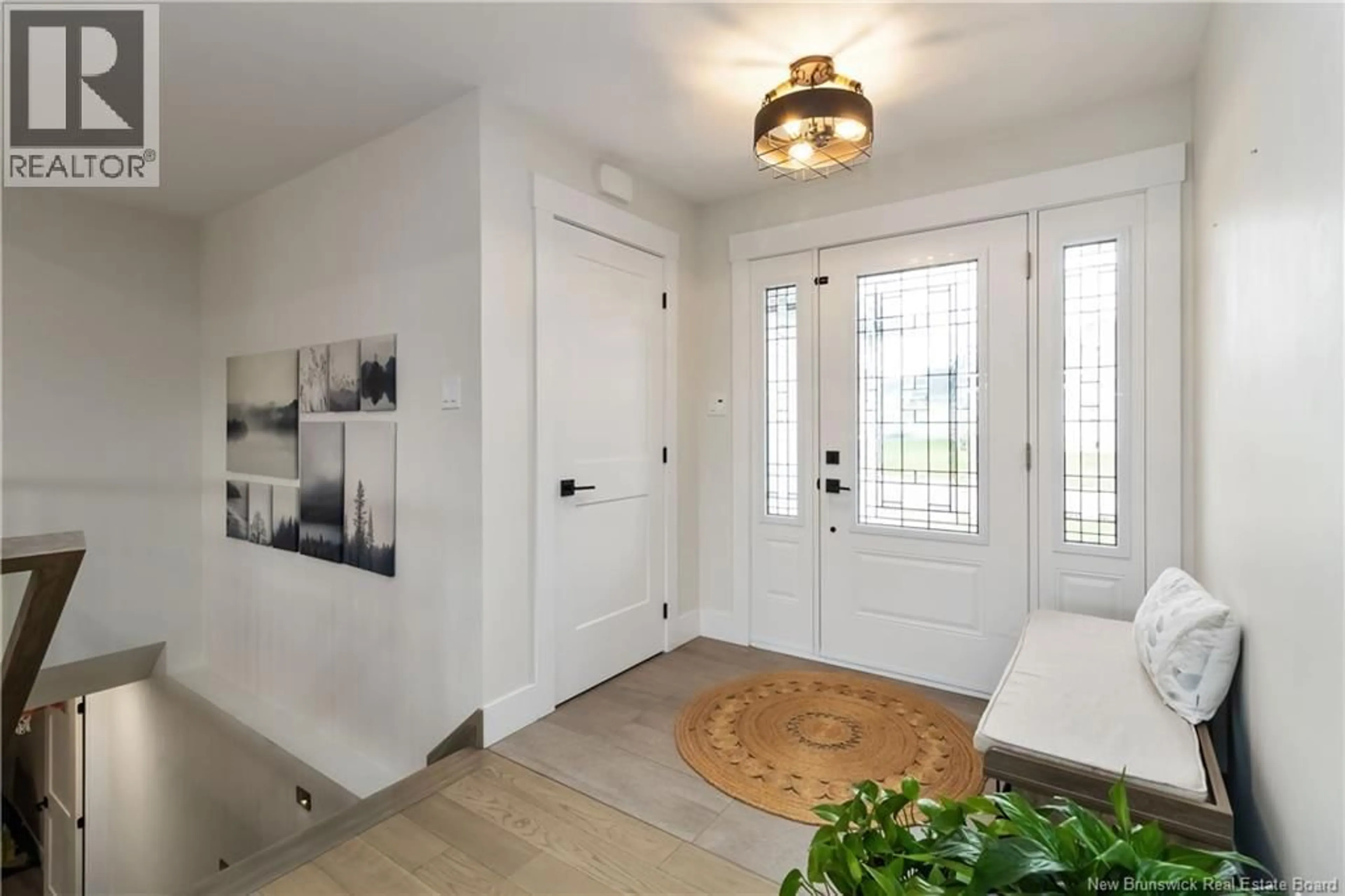 Indoor entryway for 20 SUZELLE, Dieppe New Brunswick E1A9R8