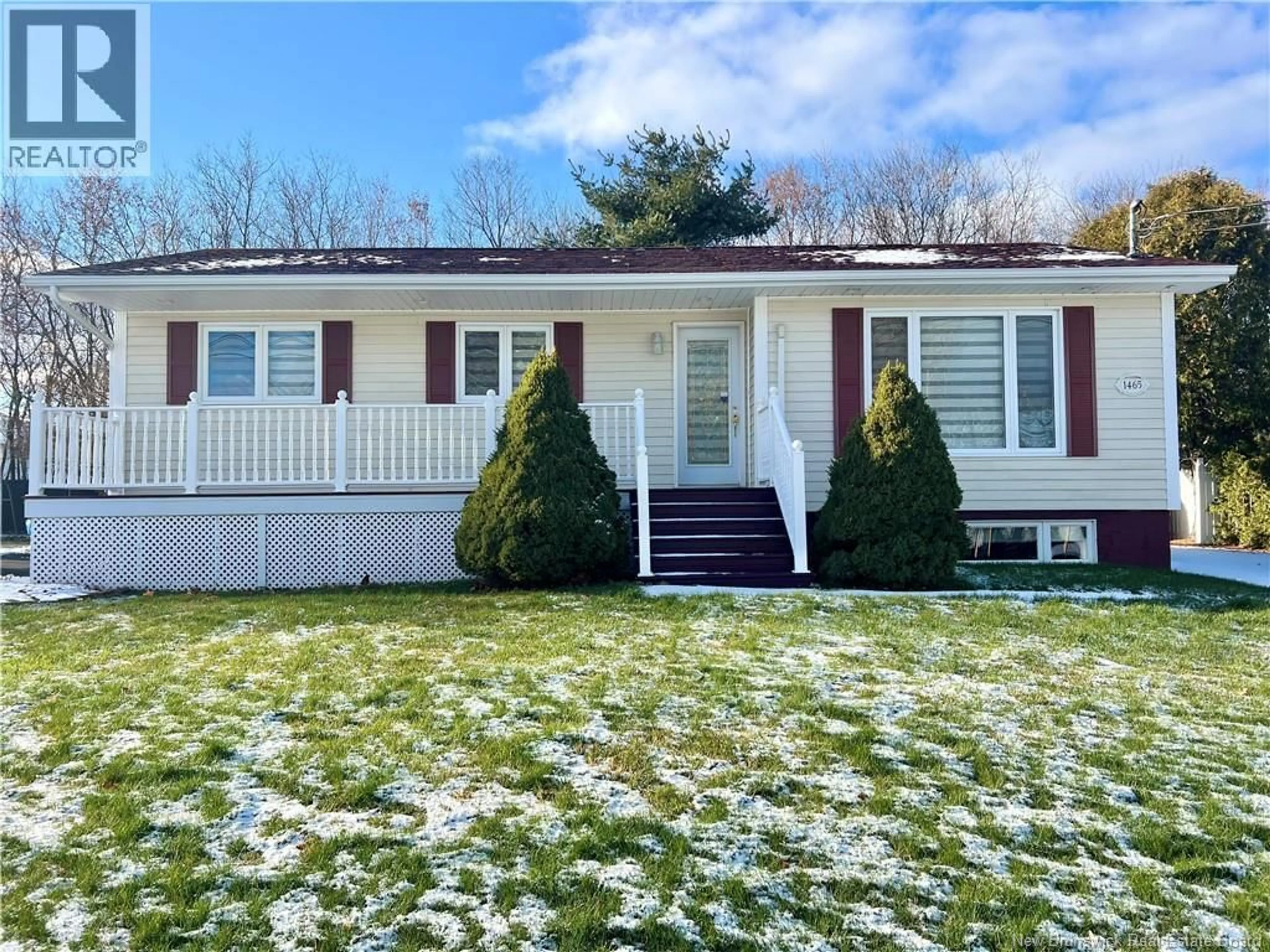 Home with vinyl exterior material, street for 1465 MARIA AVENUE, Bathurst New Brunswick E2A4E5