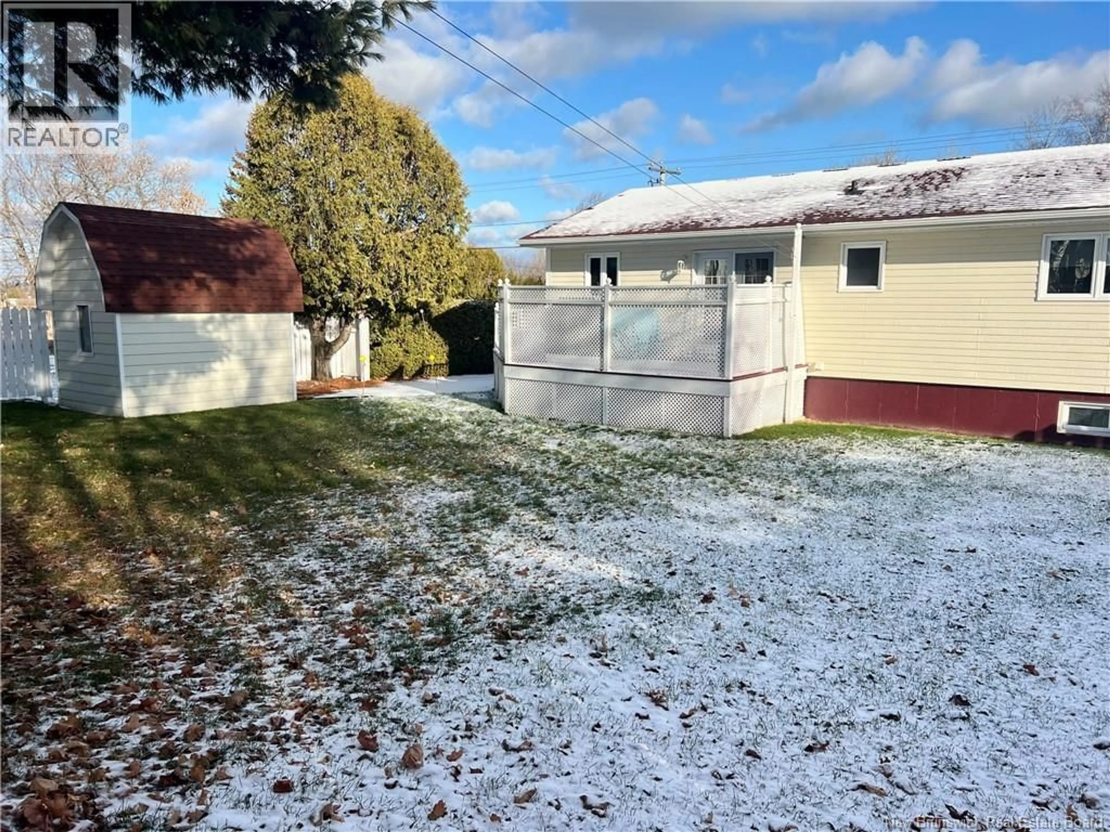 A pic from outside/outdoor area/front of a property/back of a property/a pic from drone, street for 1465 MARIA AVENUE, Bathurst New Brunswick E2A4E5