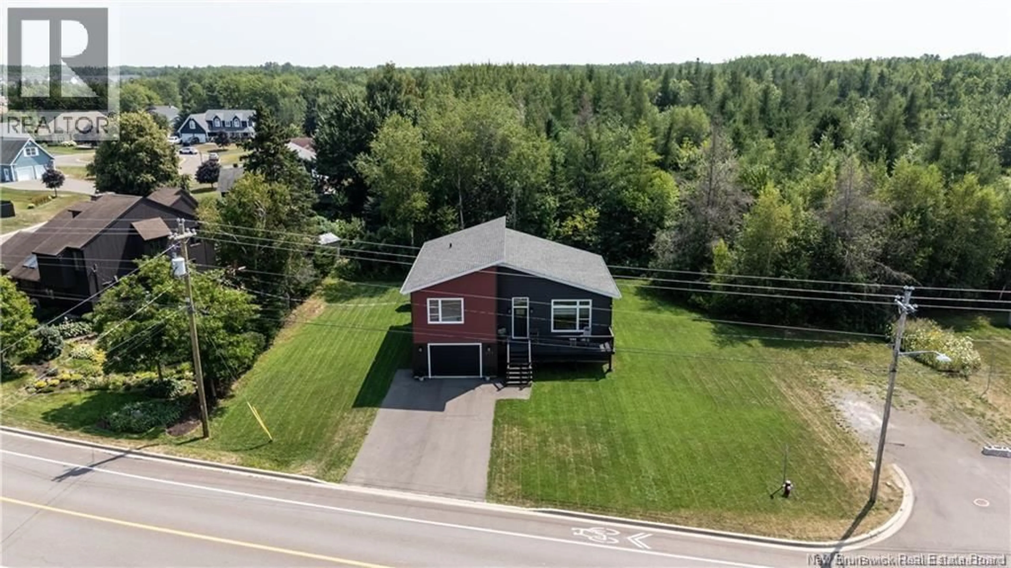 A pic from outside/outdoor area/front of a property/back of a property/a pic from drone, building for 391 RUE BREAUX- BRIDGE STREET, Shediac New Brunswick E4P2M4