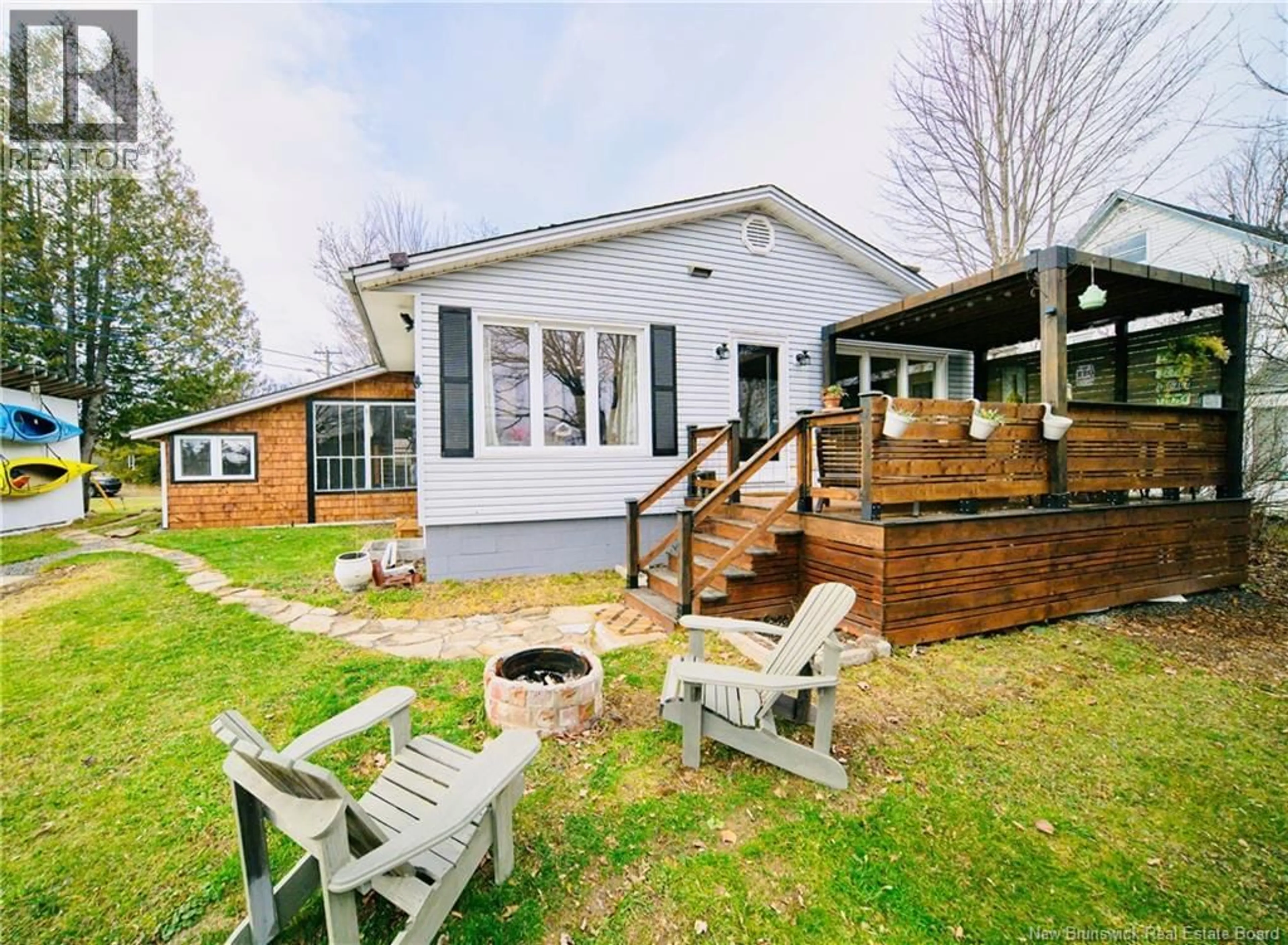 A pic from outside/outdoor area/front of a property/back of a property/a pic from drone, unknown for 361 CANADA STREET, Fredericton New Brunswick E3A4A3