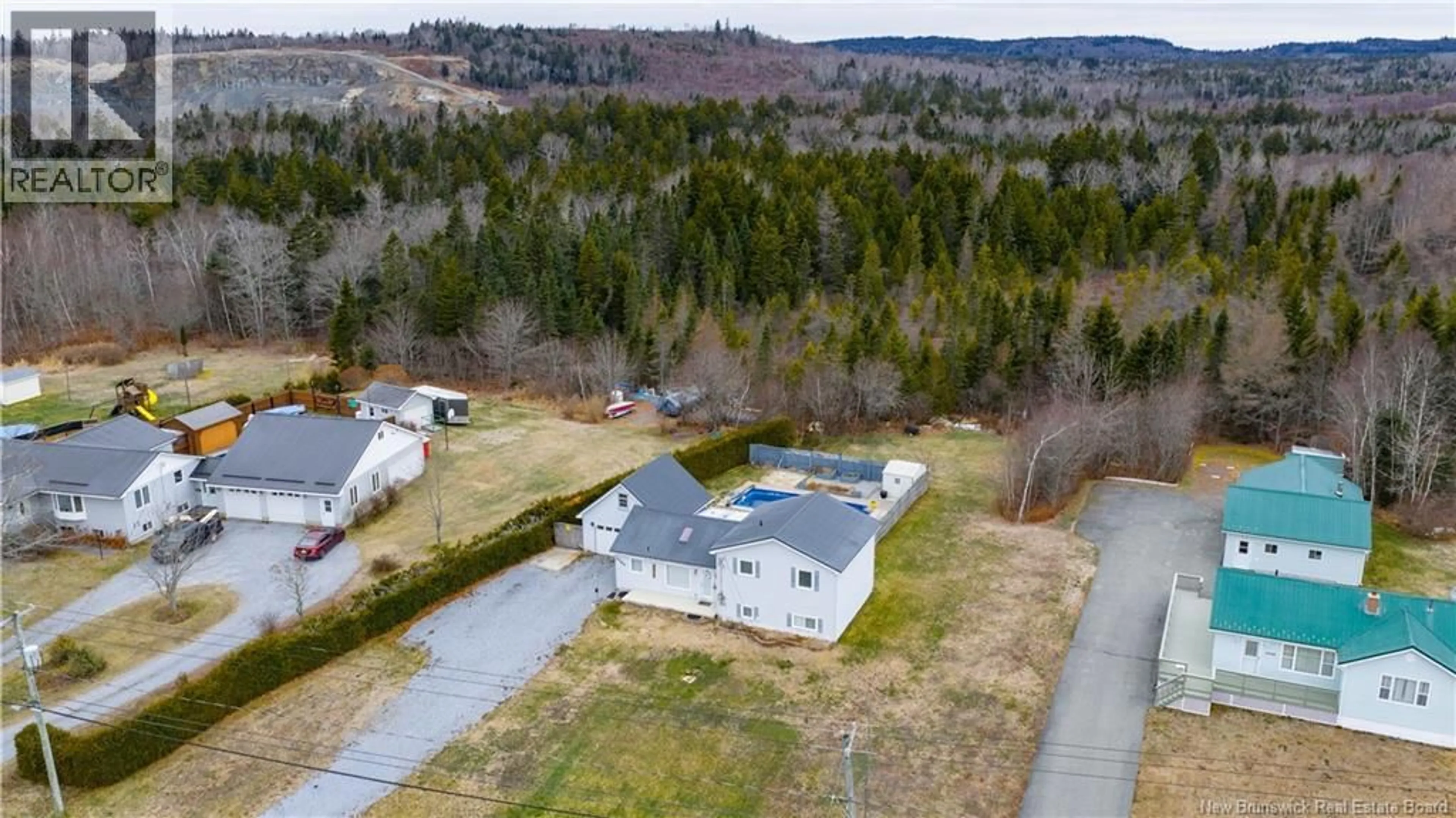 A pic from outside/outdoor area/front of a property/back of a property/a pic from drone, unknown for 2360 OCEAN WESTWAY, Saint John New Brunswick E2M5J4