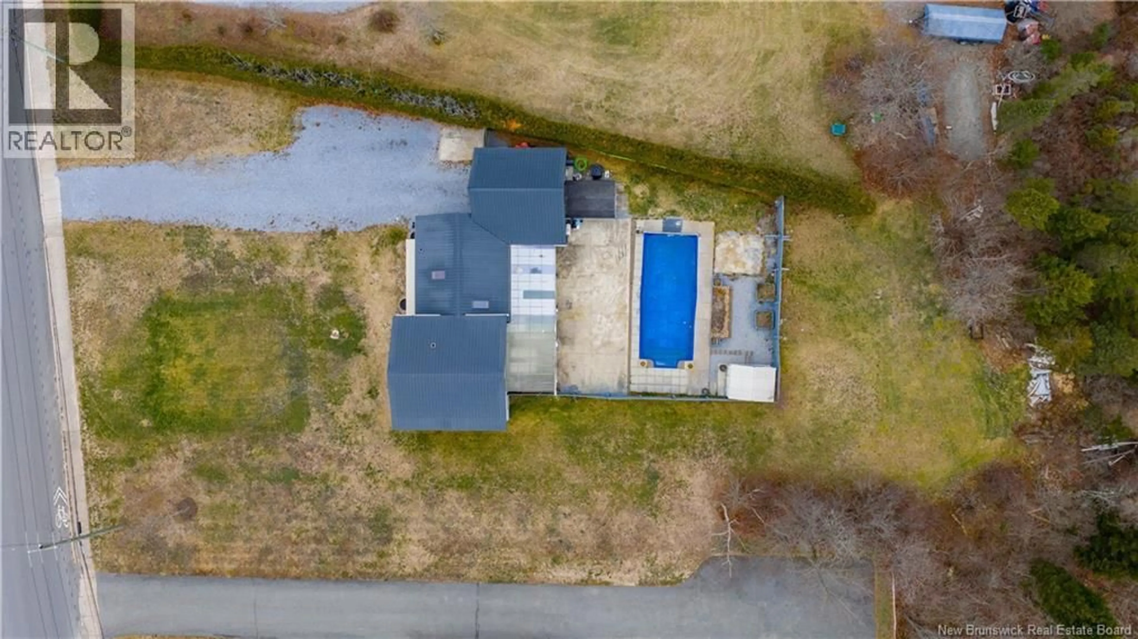 A pic from outside/outdoor area/front of a property/back of a property/a pic from drone, building for 2360 OCEAN WESTWAY, Saint John New Brunswick E2M5J4
