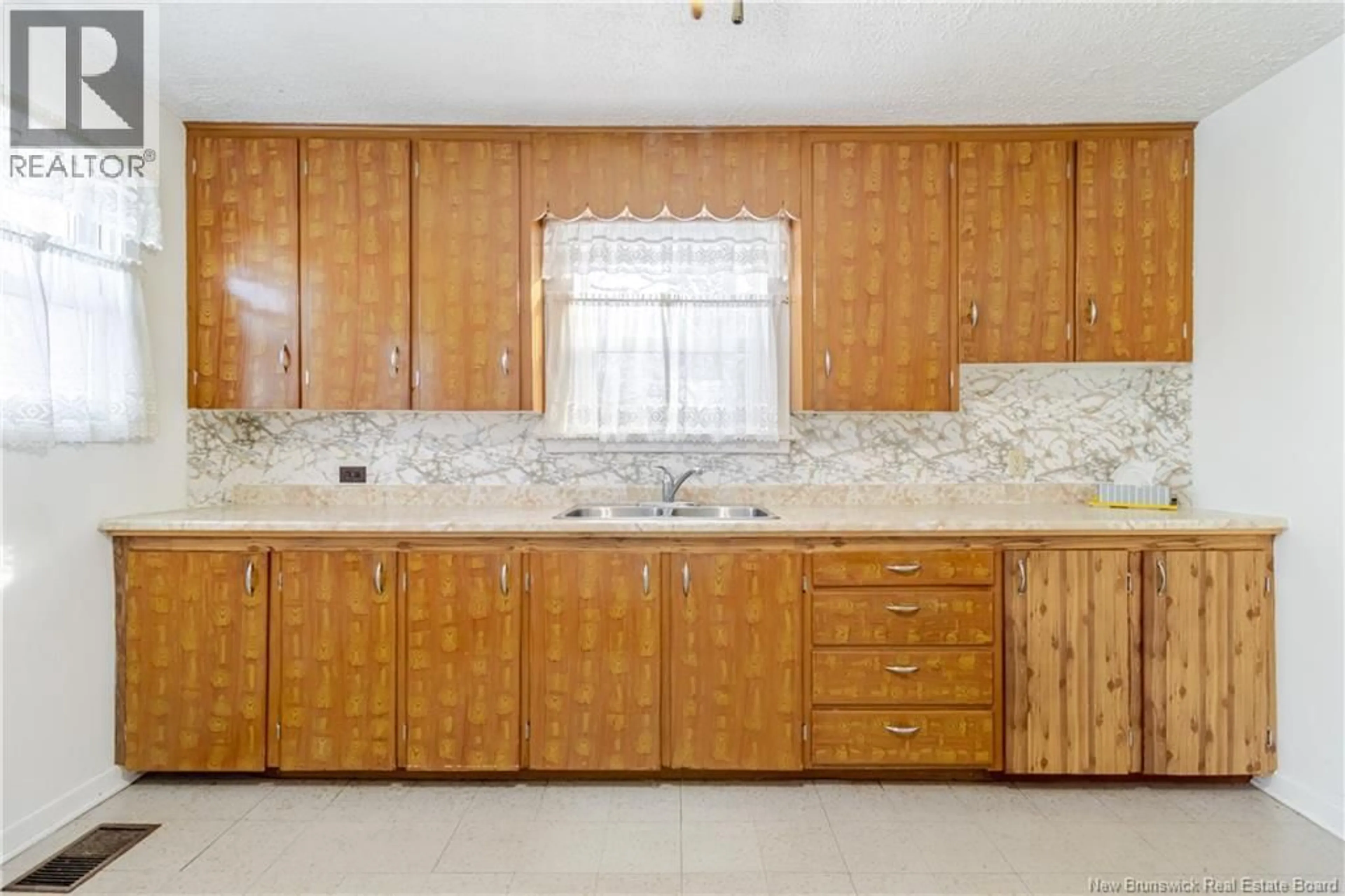 Standard kitchen, ceramic/tile floor for 15 FLORAL AVENUE, Fredericton New Brunswick E3A1K8