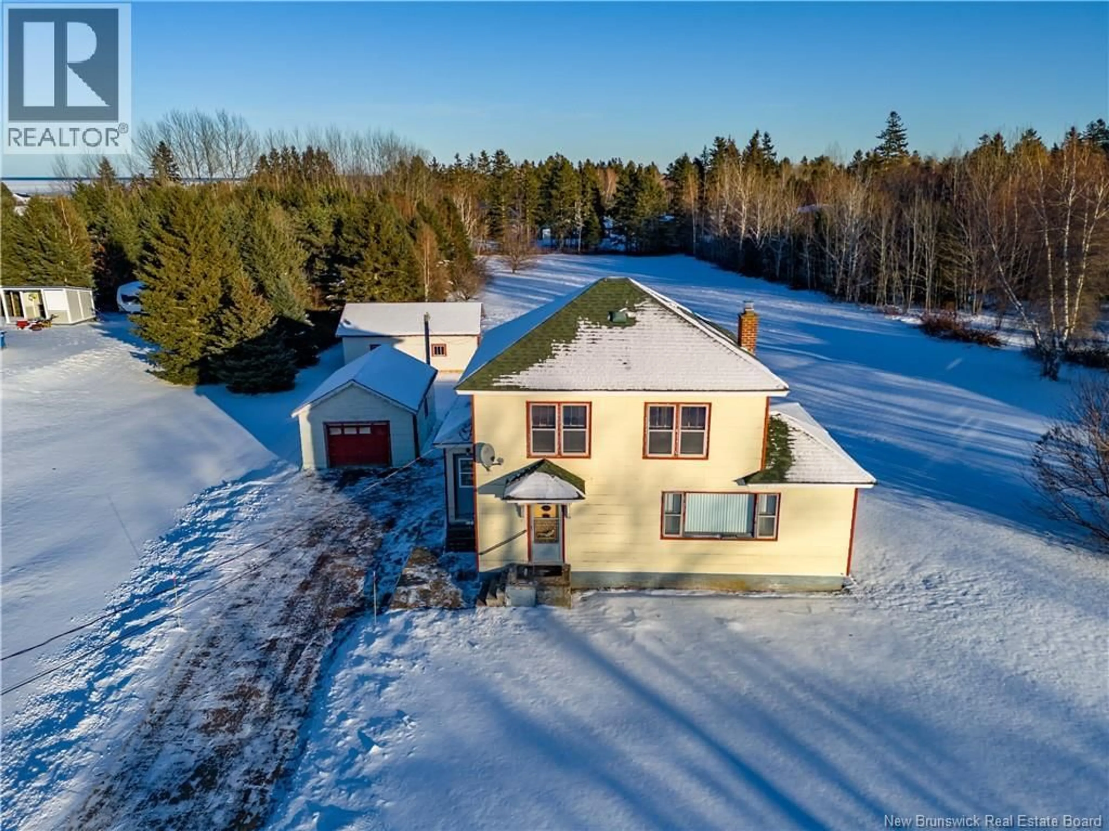 A pic from outside/outdoor area/front of a property/back of a property/a pic from drone, unknown for 3738 ROUTE 134, Shediac Bridge New Brunswick E4R1T1