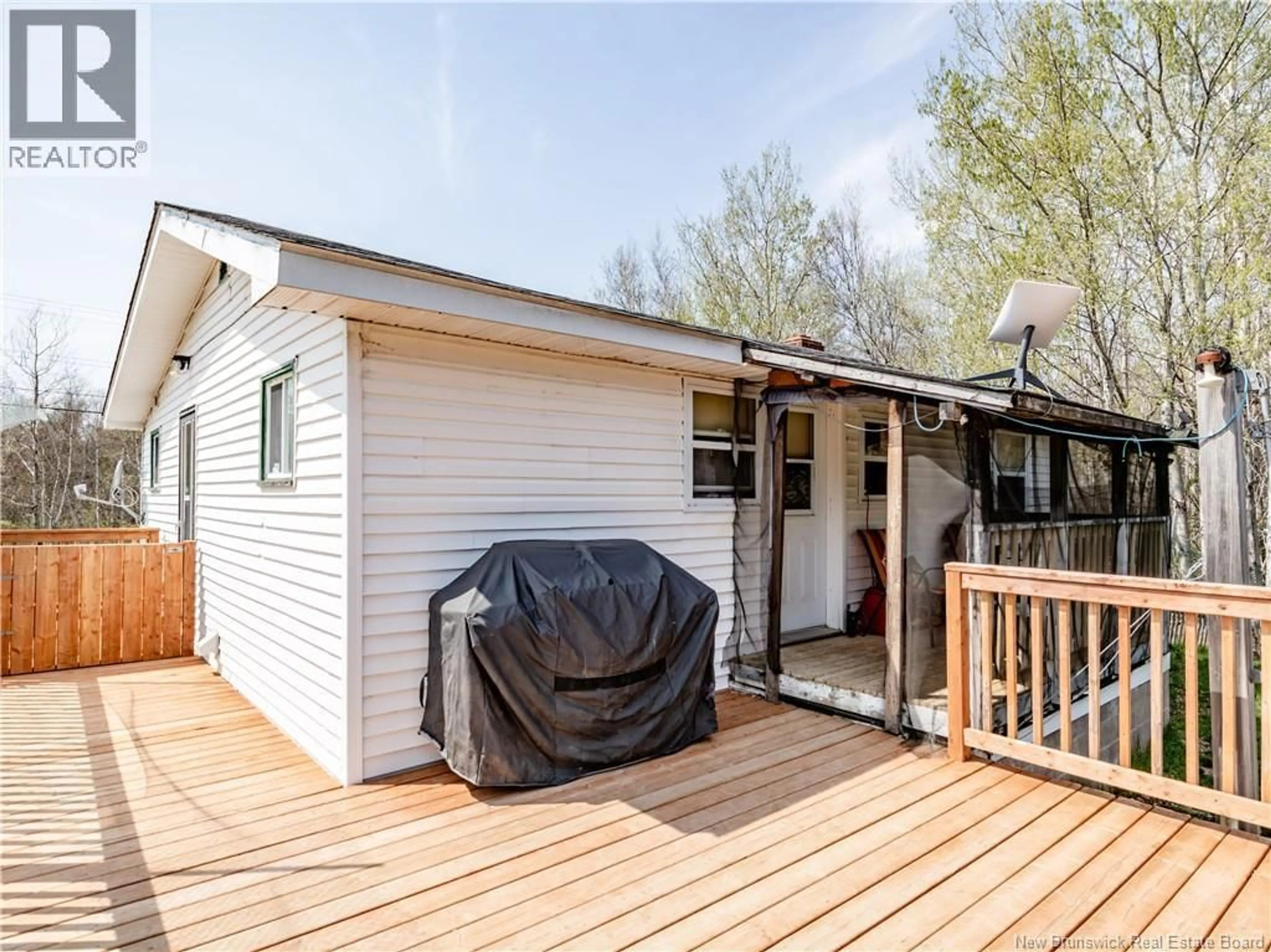 Home with vinyl exterior material, street for 130 PIROGUE, Richibouctou-Village New Brunswick E4W1J8