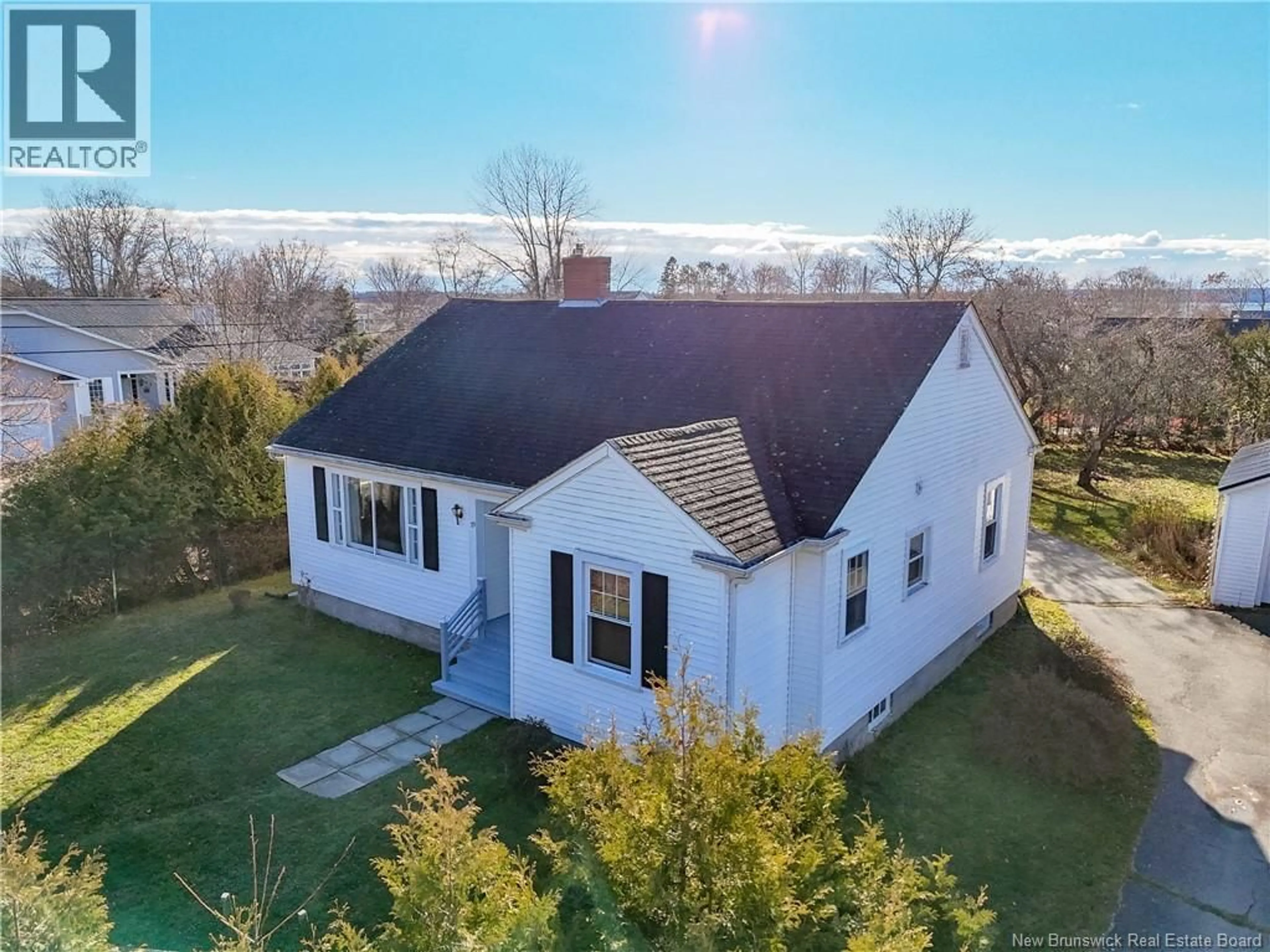 A pic from outside/outdoor area/front of a property/back of a property/a pic from drone, unknown for 29 MONTAGUE STREET, Saint Andrews New Brunswick E5B1G7