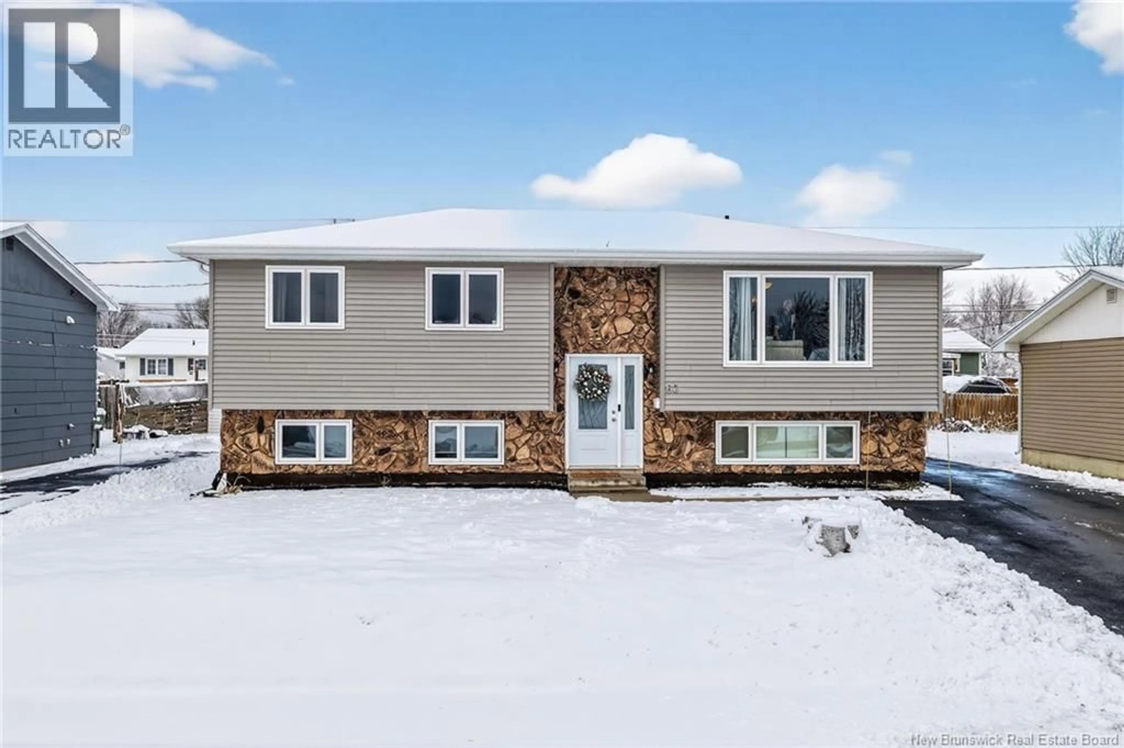 Home with vinyl exterior material, unknown for 60 CROWN, Moncton New Brunswick E1G1K8