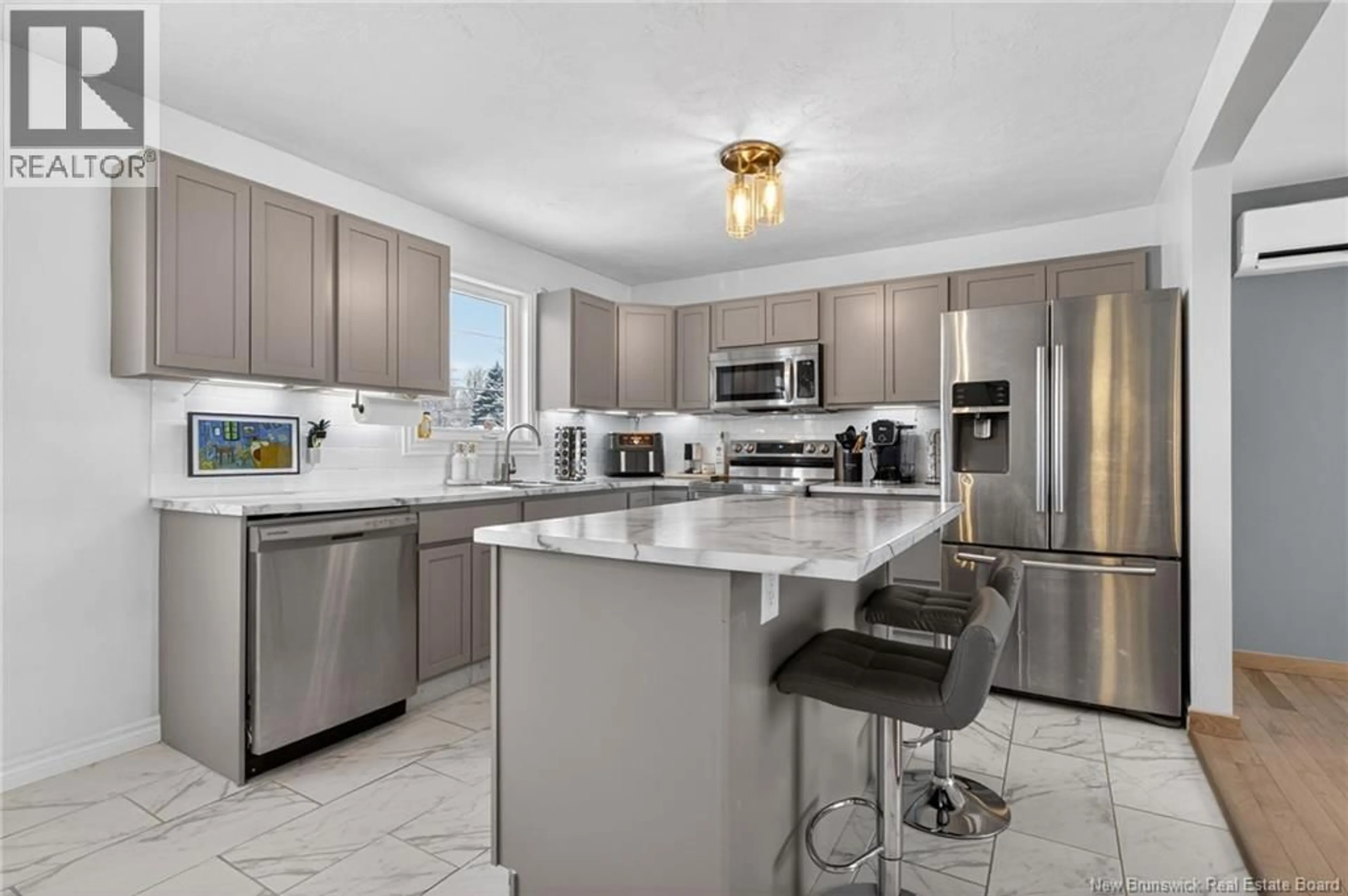 Open concept kitchen, ceramic/tile floor for 60 CROWN, Moncton New Brunswick E1G1K8