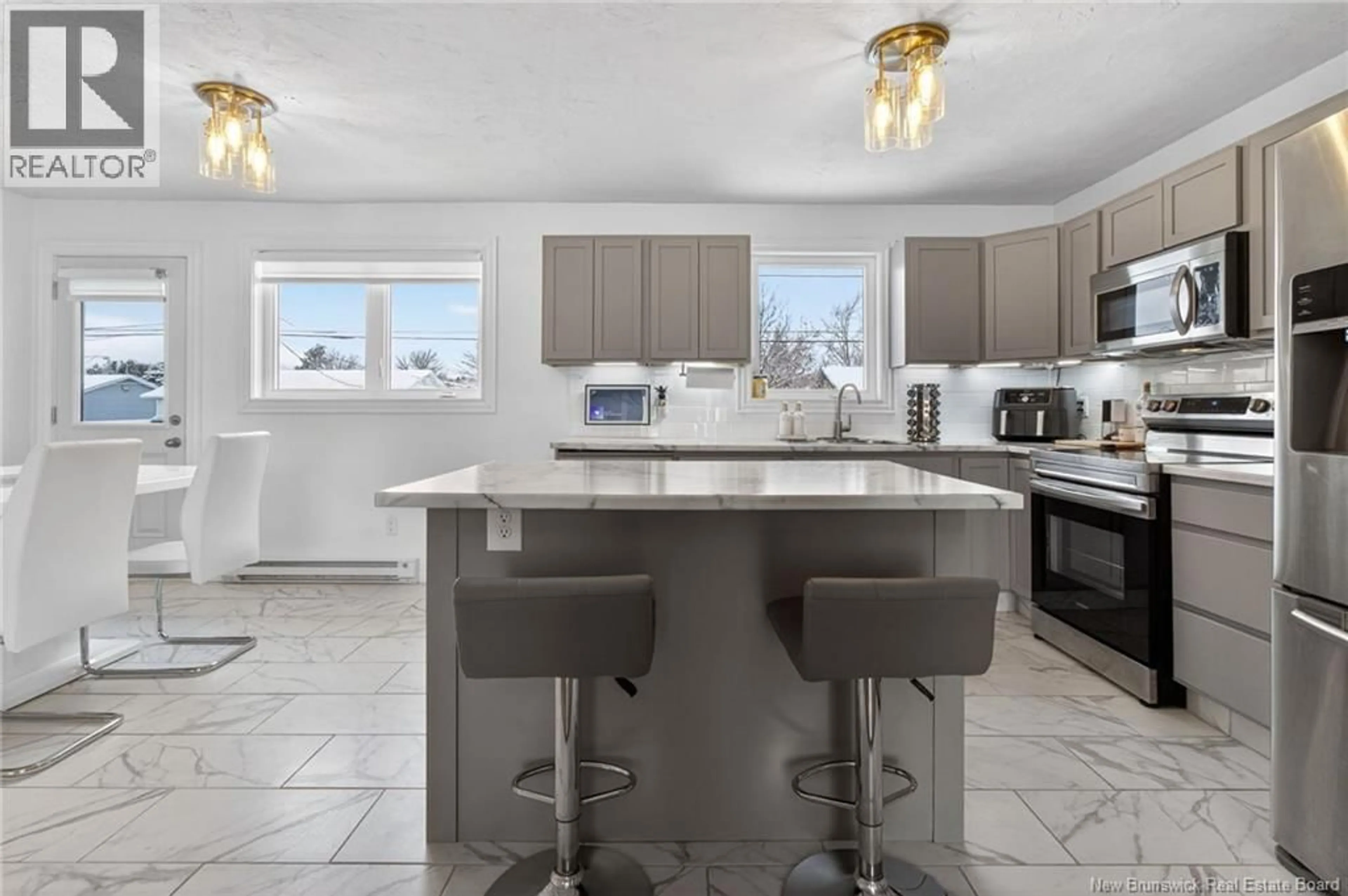 Open concept kitchen, ceramic/tile floor for 60 CROWN, Moncton New Brunswick E1G1K8