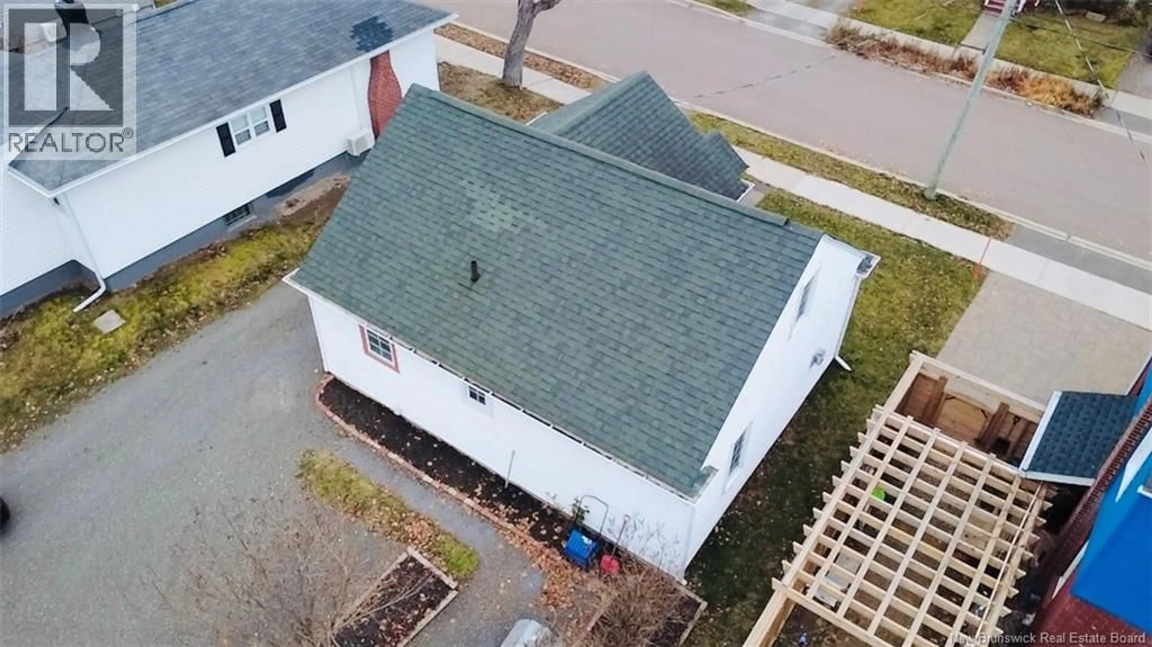 A pic from outside/outdoor area/front of a property/back of a property/a pic from drone, building for 101 MAPLE STREET, Moncton New Brunswick E1C6A2